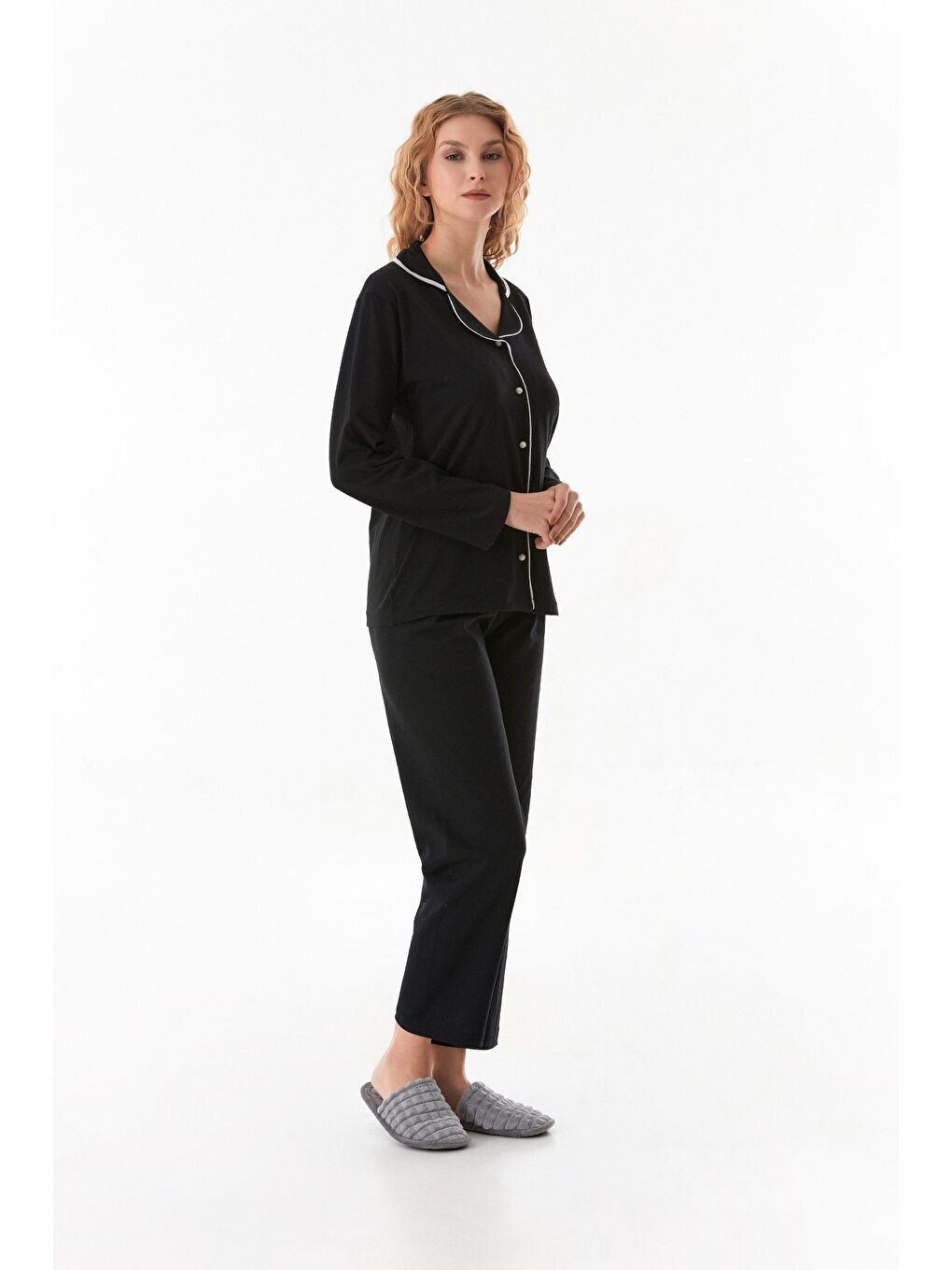 Siyah Düğmeli Gömlek Yaka Uzun Kollu Pijama Takımı-4