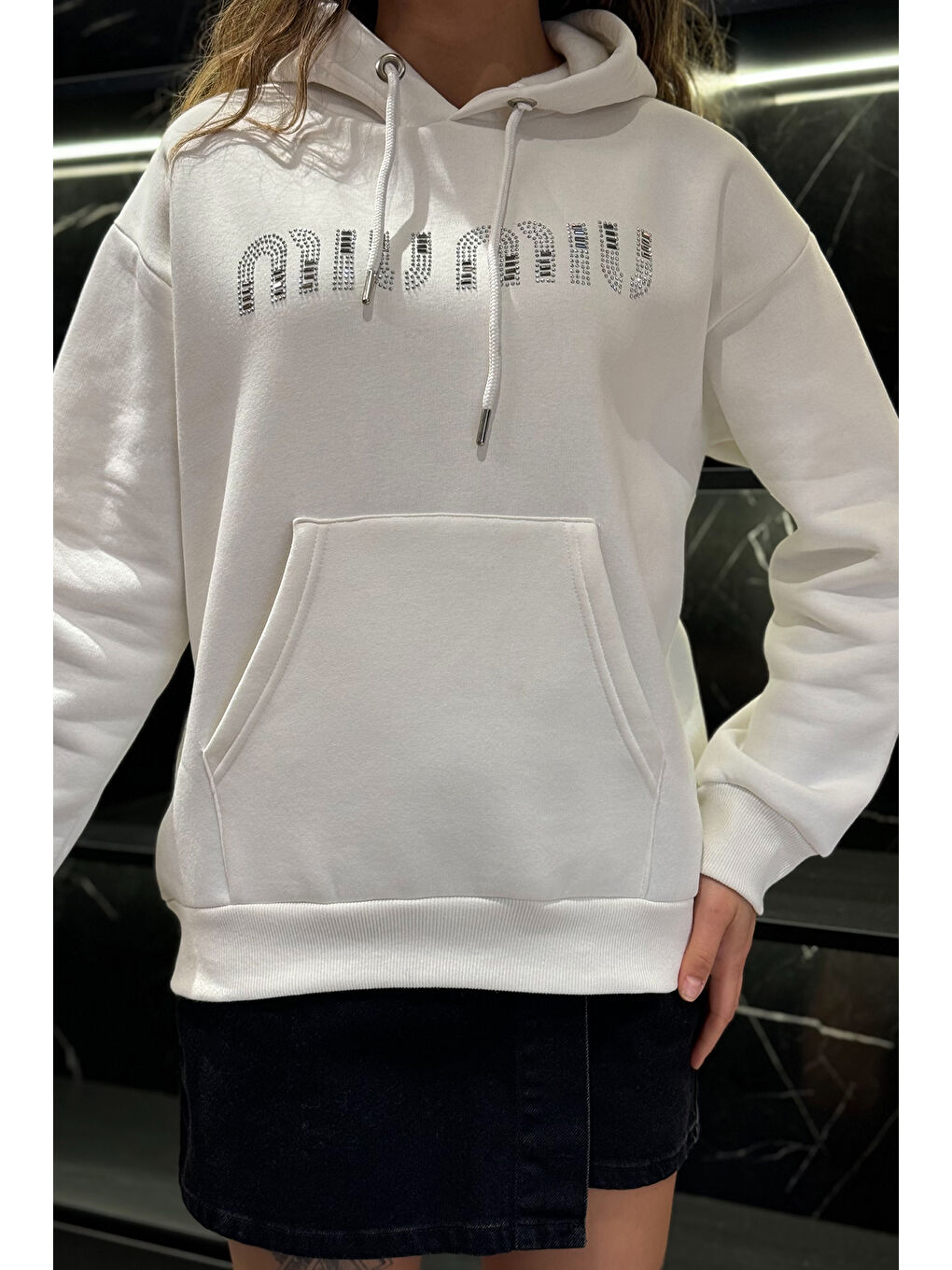 GÜLSELİ Beyaz Kadın Taşlı Kapüşonlu Şardonlu Sweatshirt - 2