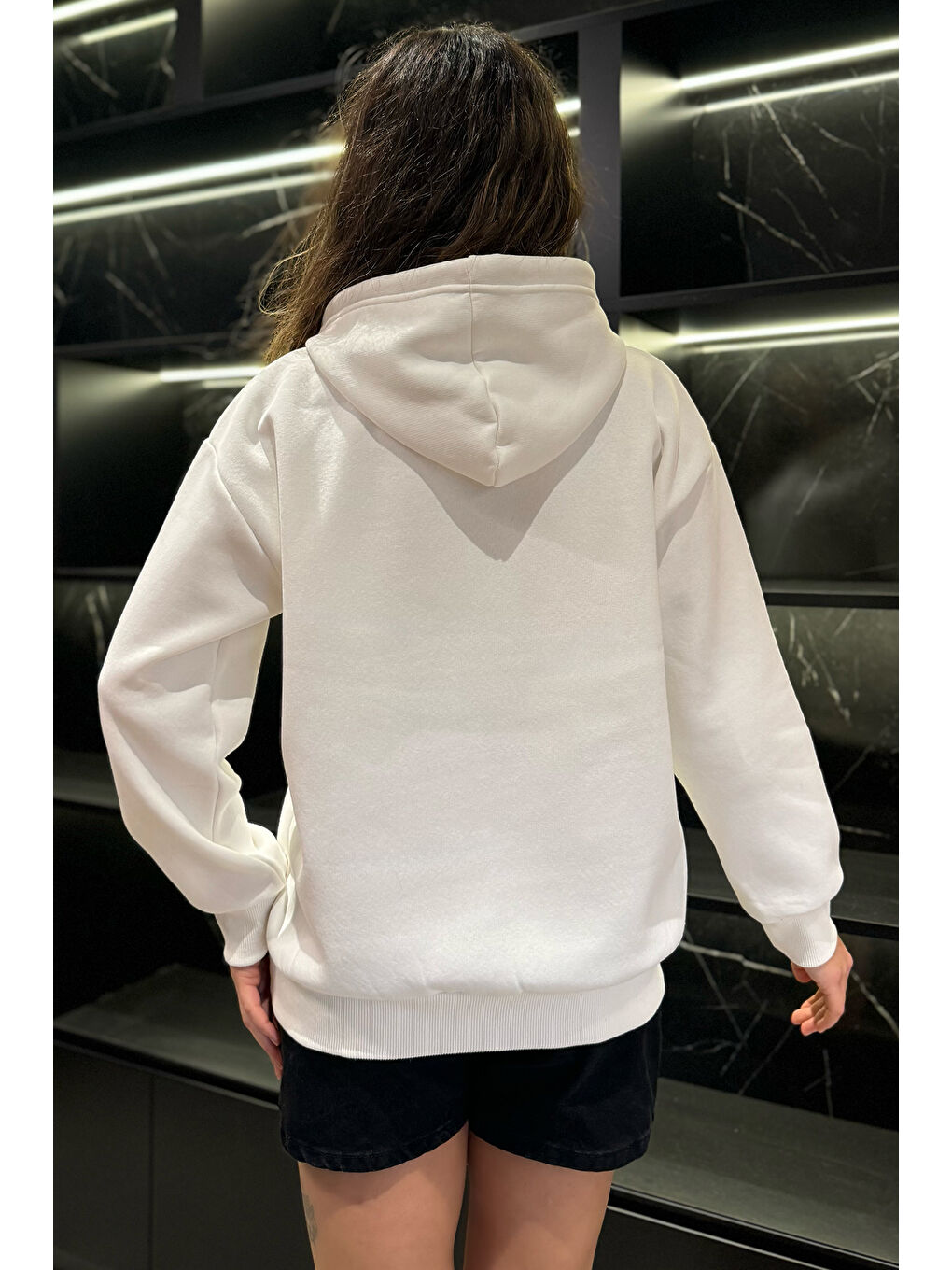 GÜLSELİ Beyaz Kadın Taşlı Kapüşonlu Şardonlu Sweatshirt - 3