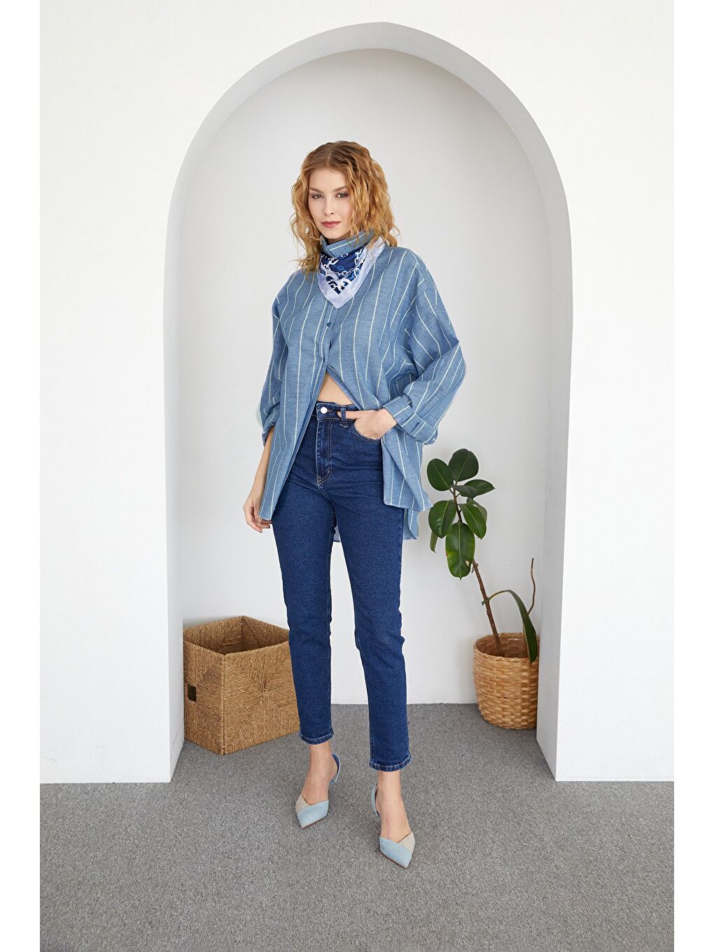 Mavi Çizgili Arkası Uzun Oversize Gömlek-1