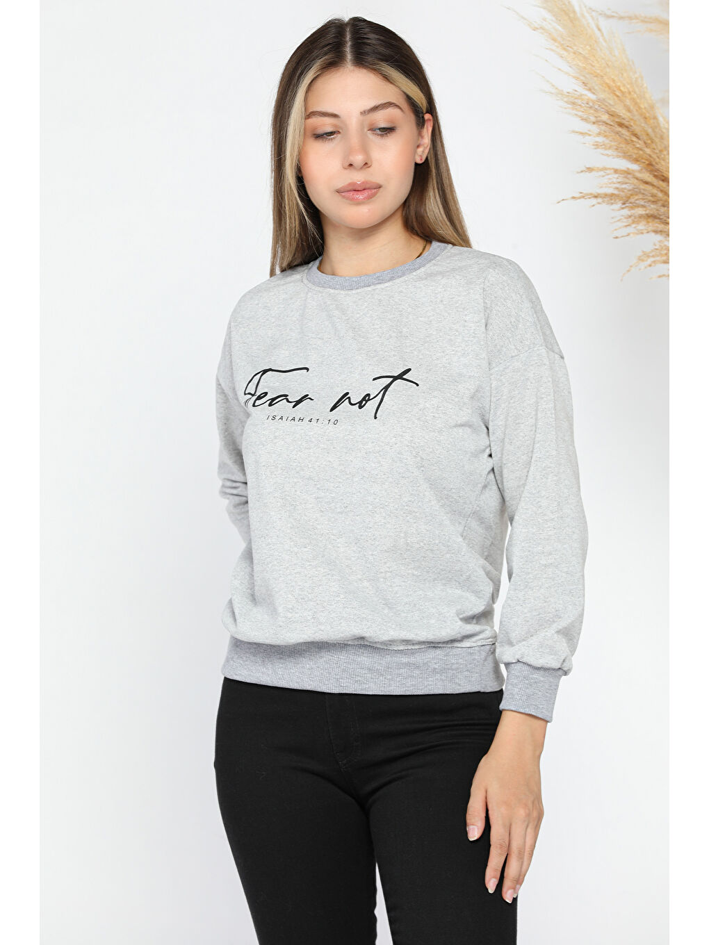 GÜLSELİ Gri Bisiklet Yaka Ön Yazı Baskılı Kadın Sweatshirt - 1