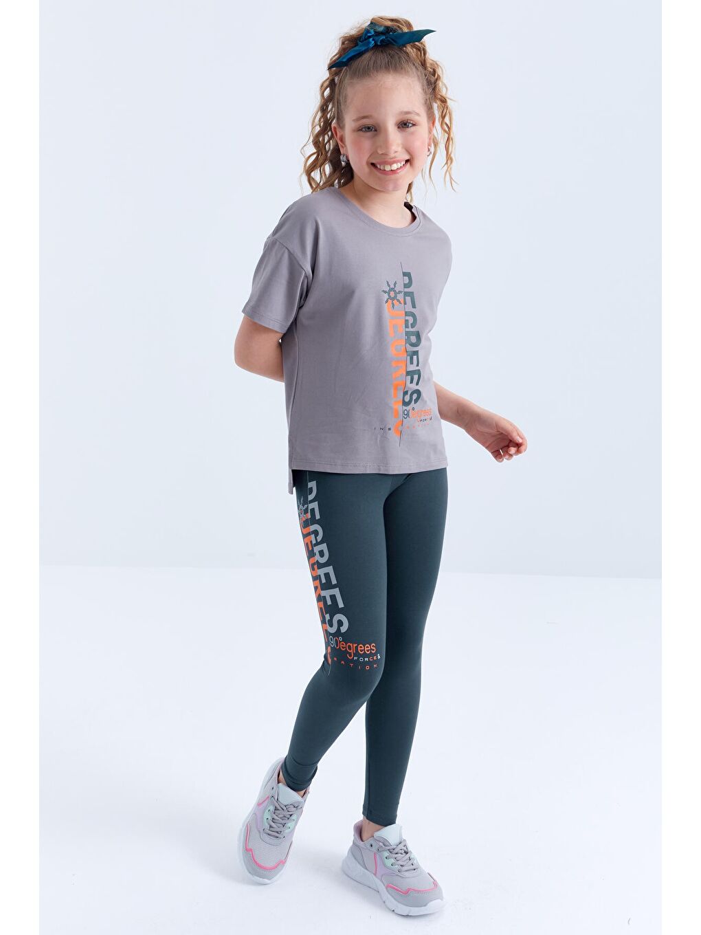 Gri - Orman Yeşil Yazı Baskılı O Yaka Düşük Omuz Kız Çocuk Tayt Takım - 75064-4