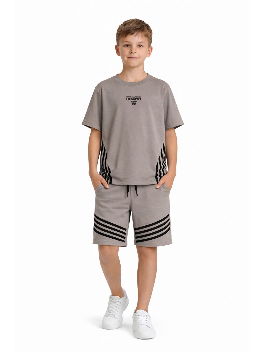 Kahverengi Şerit Desenli Logolu Tişörtlü Erkek Çocuk Şortlu Takım 23782-1