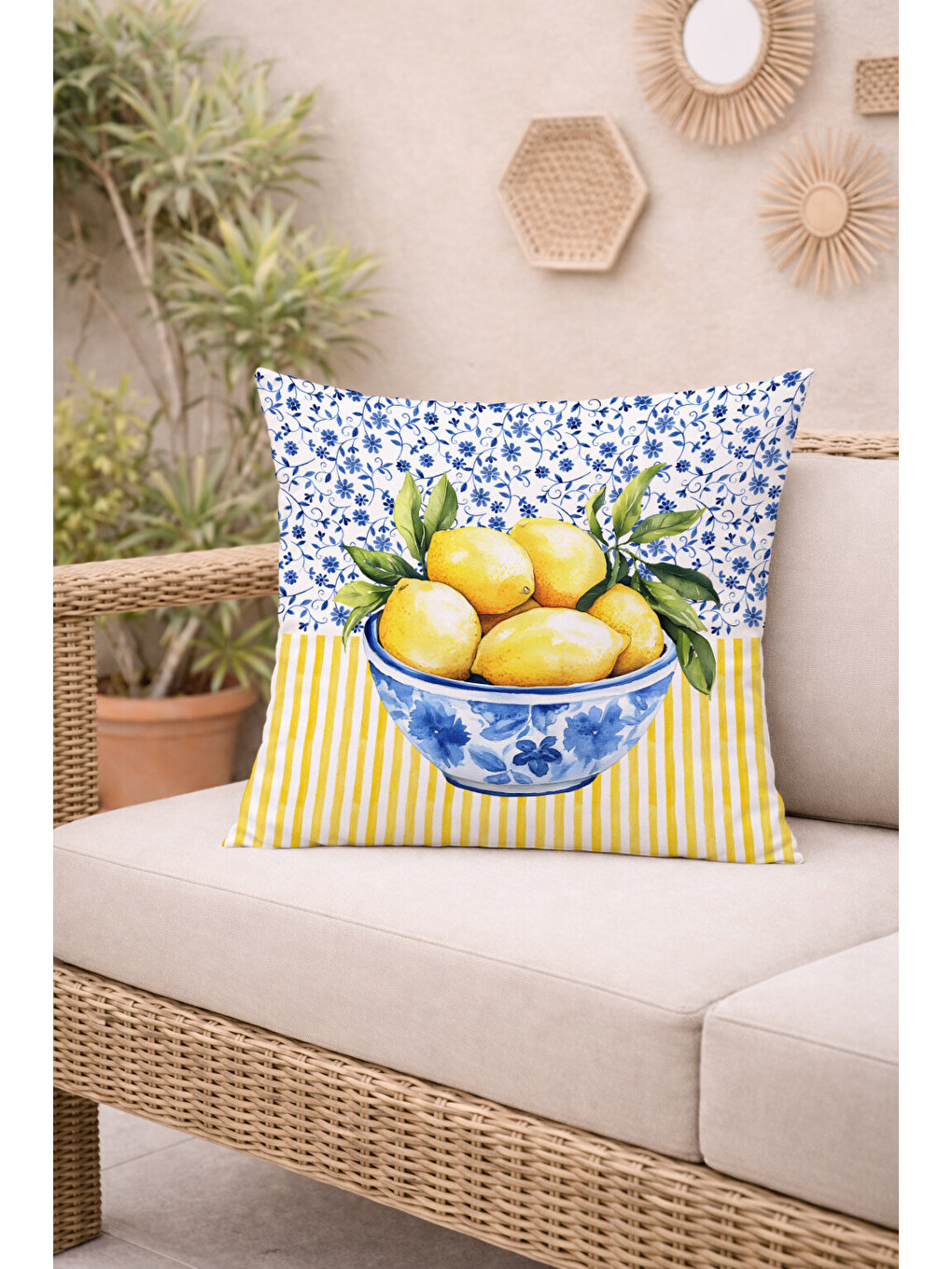Karışık Mavi Çiçekli ve Sarı Çizgili Zemin Üzerine Çini Kaseli Limon Desenli Kırlent Kılıfı (43x43 cm)-3