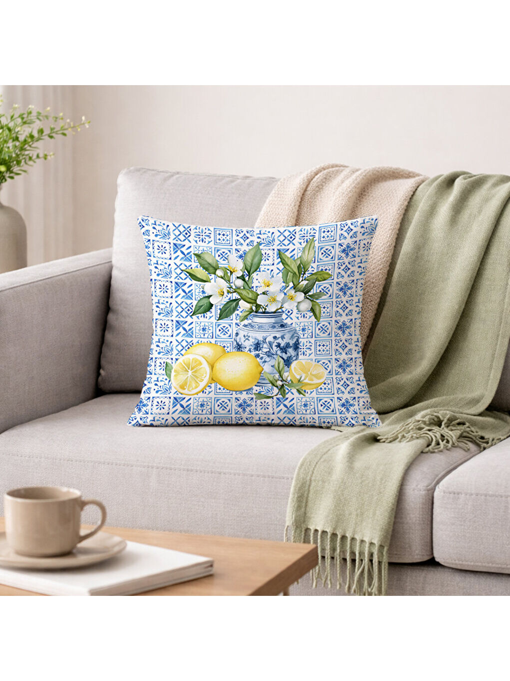 Karışık Akdeniz Esintisi,Mavi Beyaz Fayans ve Limon Desenli Kadife  Kırlent Kılıfı (43x43 cm)