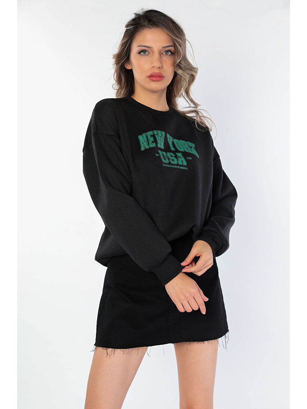 GÜLSELİ Siyah Kadın Yazılı Şardonlu Sweatshirt - 1