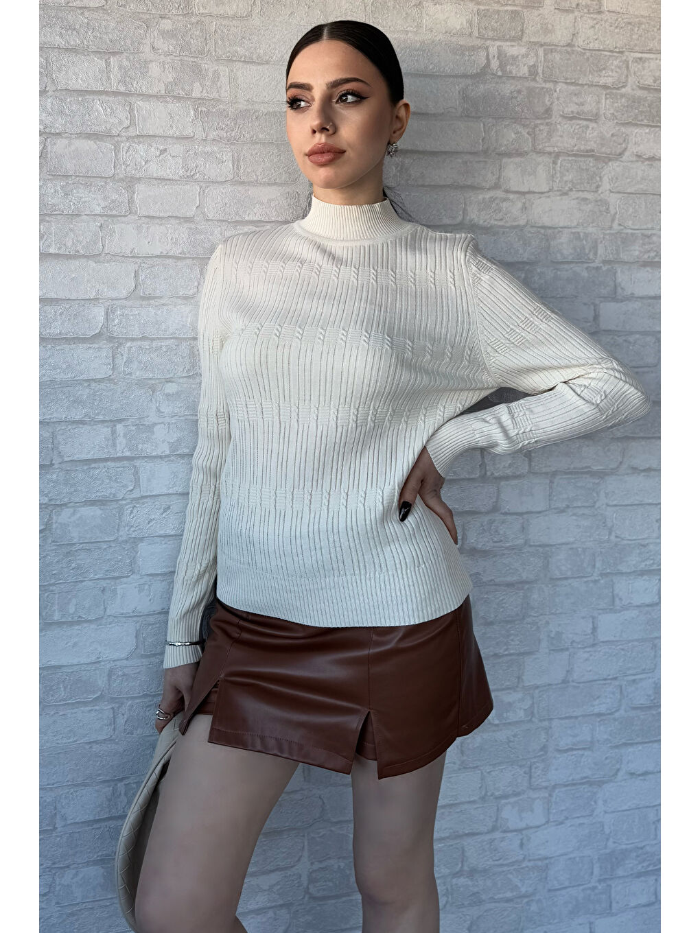 Bej Kadın Yarım Balıkçı Desenli Elastanlı Triko Bluz-1