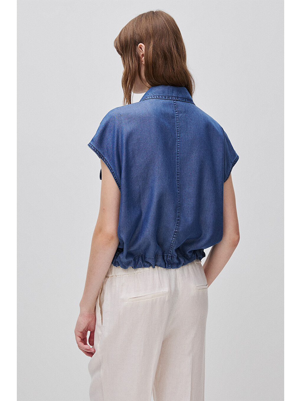 Kadın Açık Mavi Lyocell Denim Büzgü Detaylı Gömlek Yaka Yelek-2