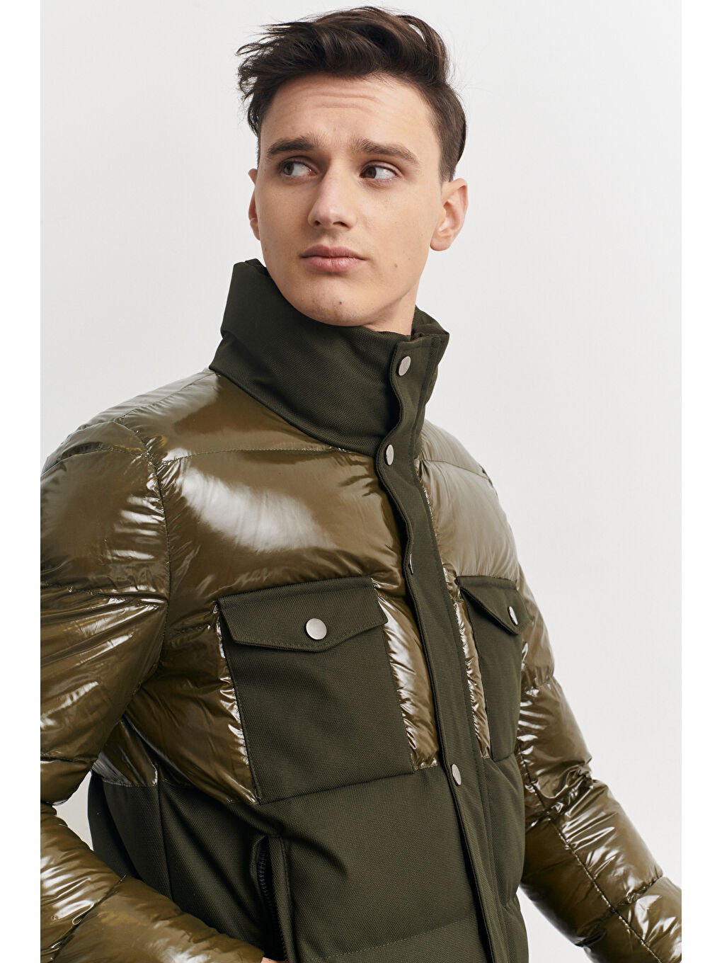 Erkek Haki Standart Fit Normal Kesim Dik Yaka Soğuk Geçirmez Parlak Mont-2