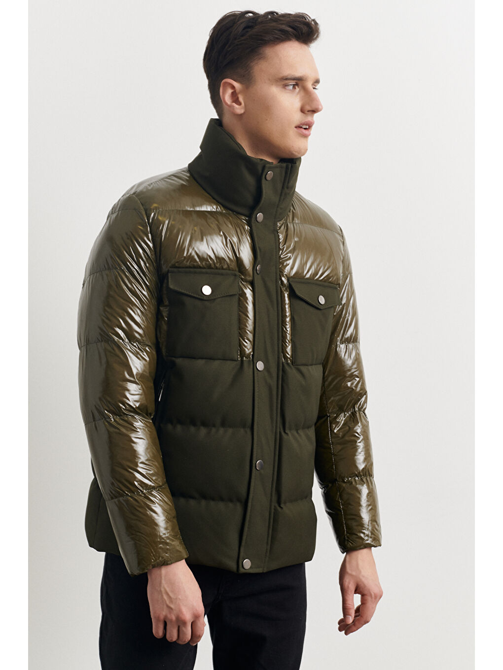 Erkek Haki Standart Fit Normal Kesim Dik Yaka Soğuk Geçirmez Parlak Mont-3