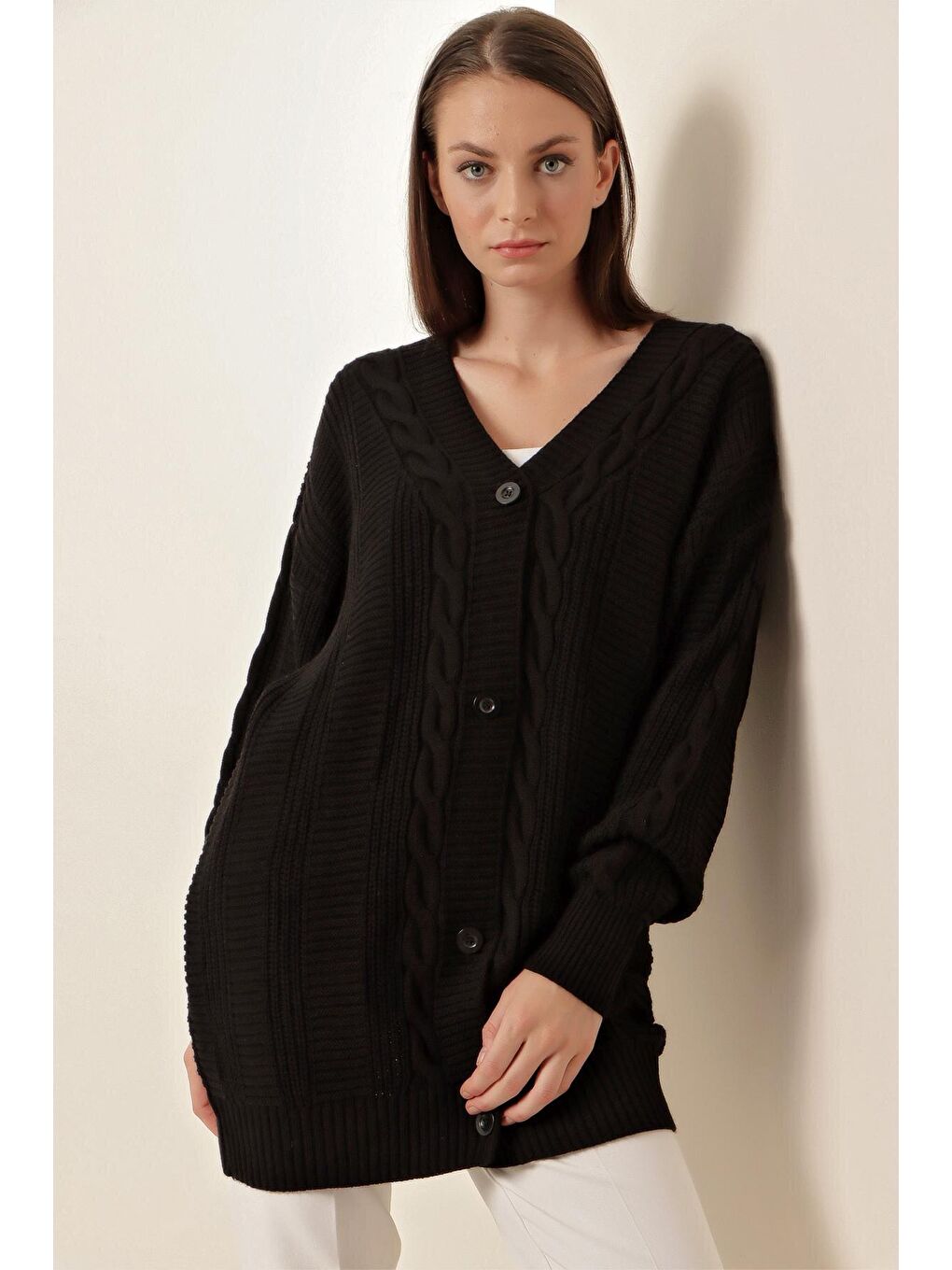 Kadın Siyah Saç Örgü Desen Uzun Düğmeli Rahat Kesim Triko Hırka HZL23W-BD1100691-2