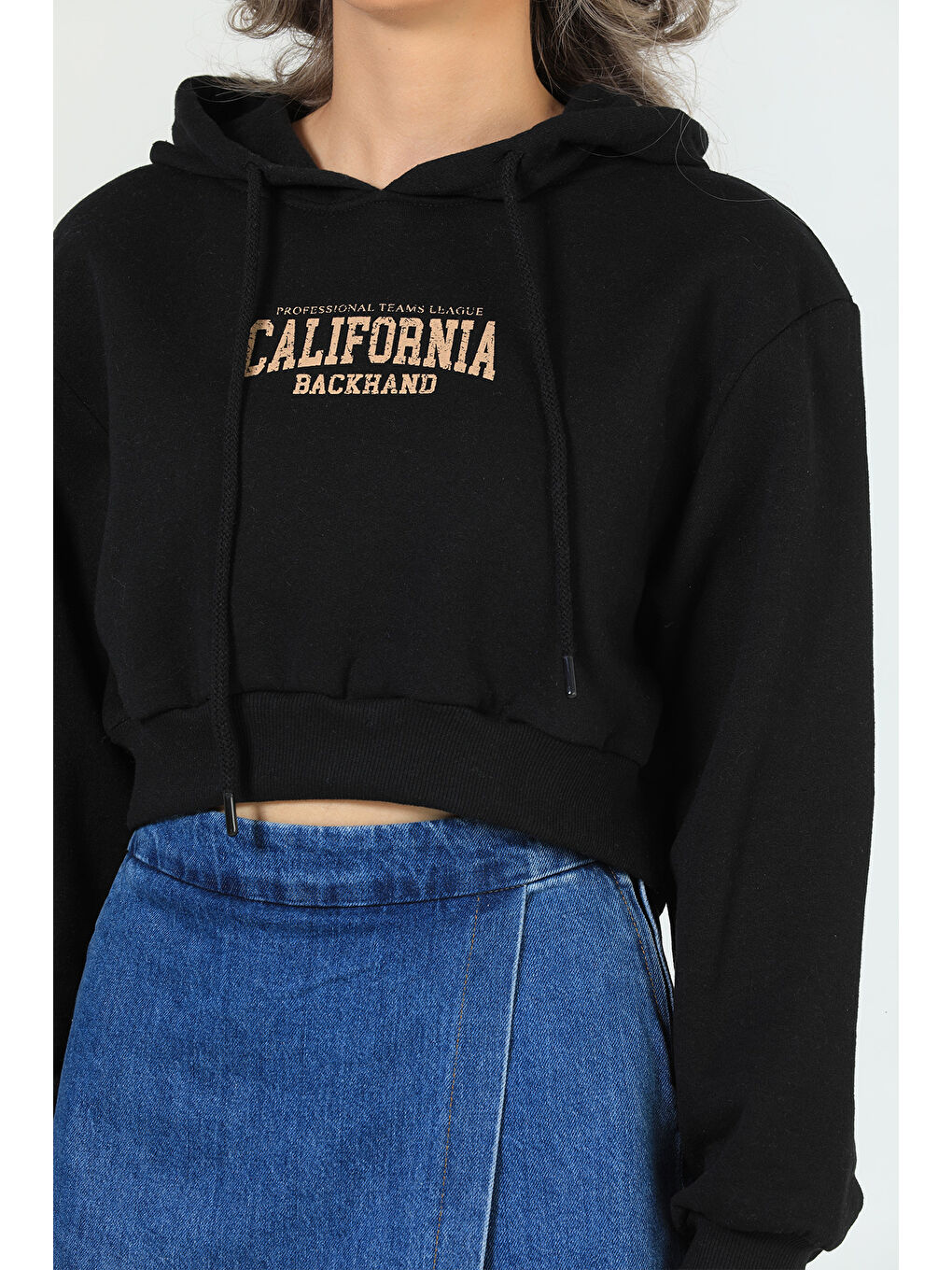 GÜLSELİ Siyah Kadın Ön Baskılı Kapüşonlu Şardonlu Crop Sweatshirt - 6