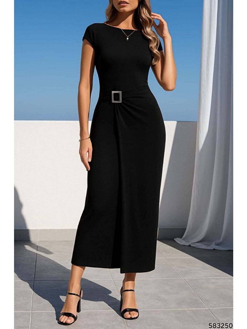 Siyah Kadın Sandy Kumaş Metal Toka Detaylı Midi Boy Elbise