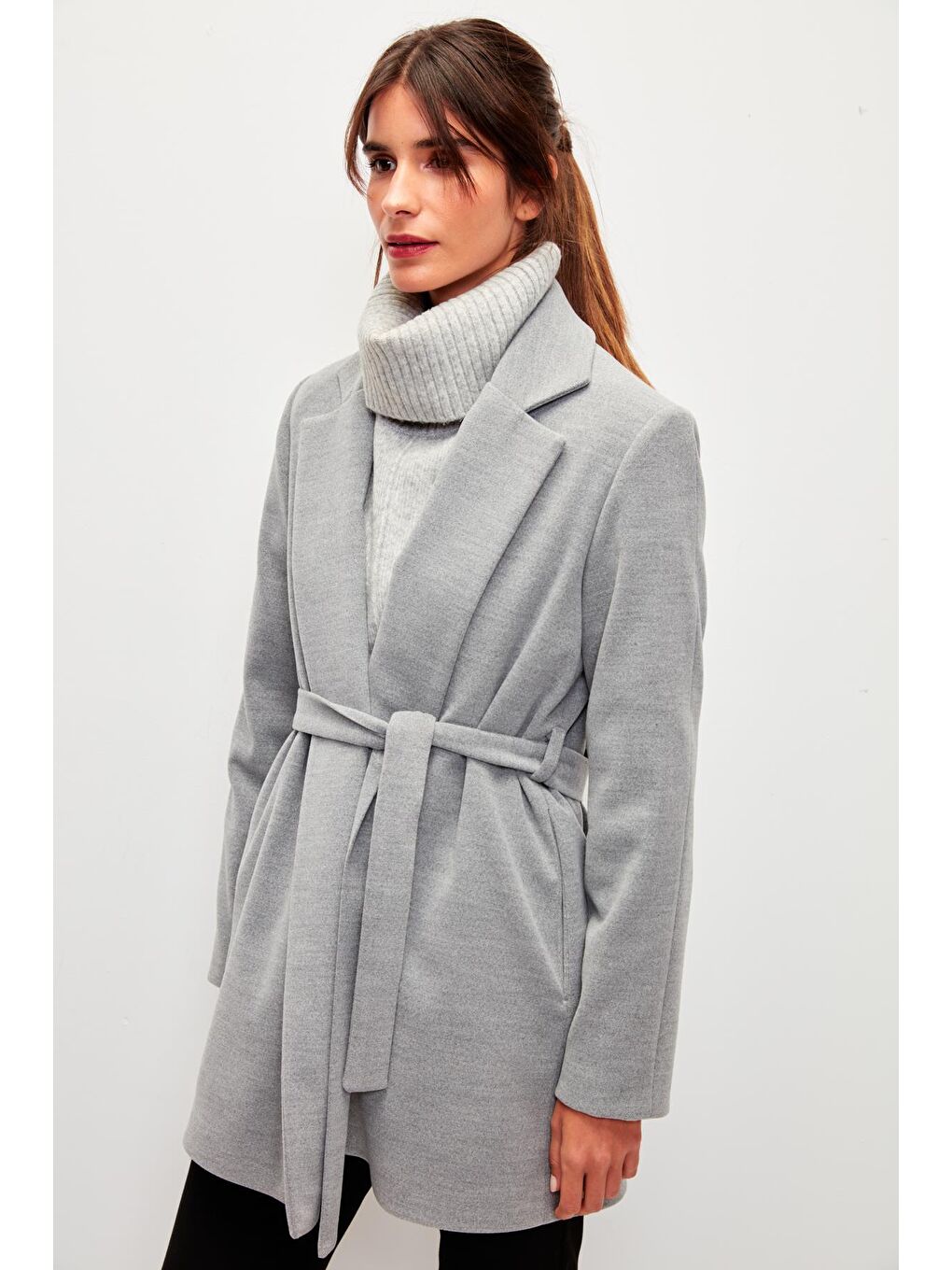 Düz Renk Kuşaklı Kruvaze Yaka Kaban-Gri-2