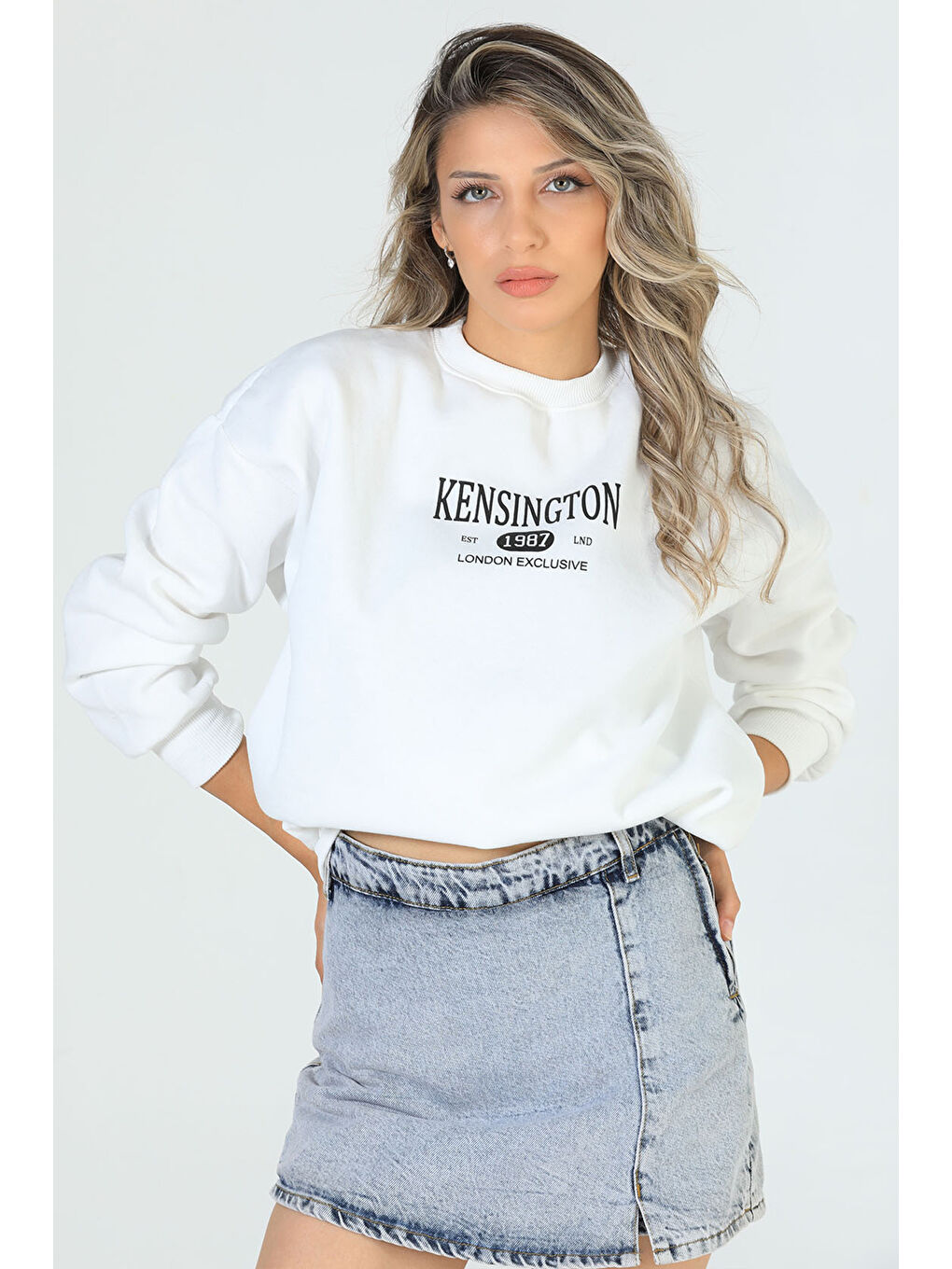 GÜLSELİ Ekru Kadın Bisiklet Yaka Üç İplik Şardonlu Baskılı Sweatshirt