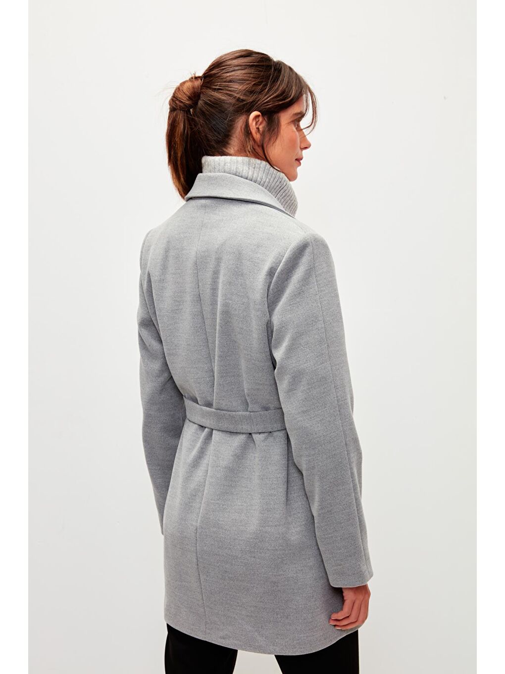 Düz Renk Kuşaklı Kruvaze Yaka Kaban-Gri-4
