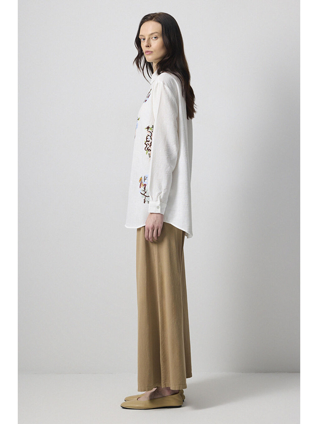 Beyaz %100 Pamuklu Nakışlı Oversıze Gömlek-2