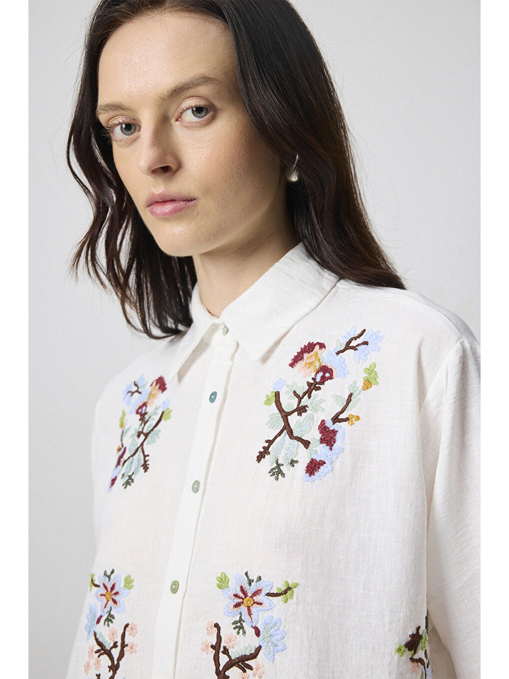 Beyaz %100 Pamuklu Nakışlı Oversıze Gömlek-4