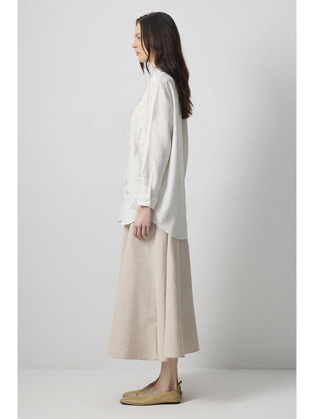 Beyaz Önü Nakış Detaylı Gömlek-2