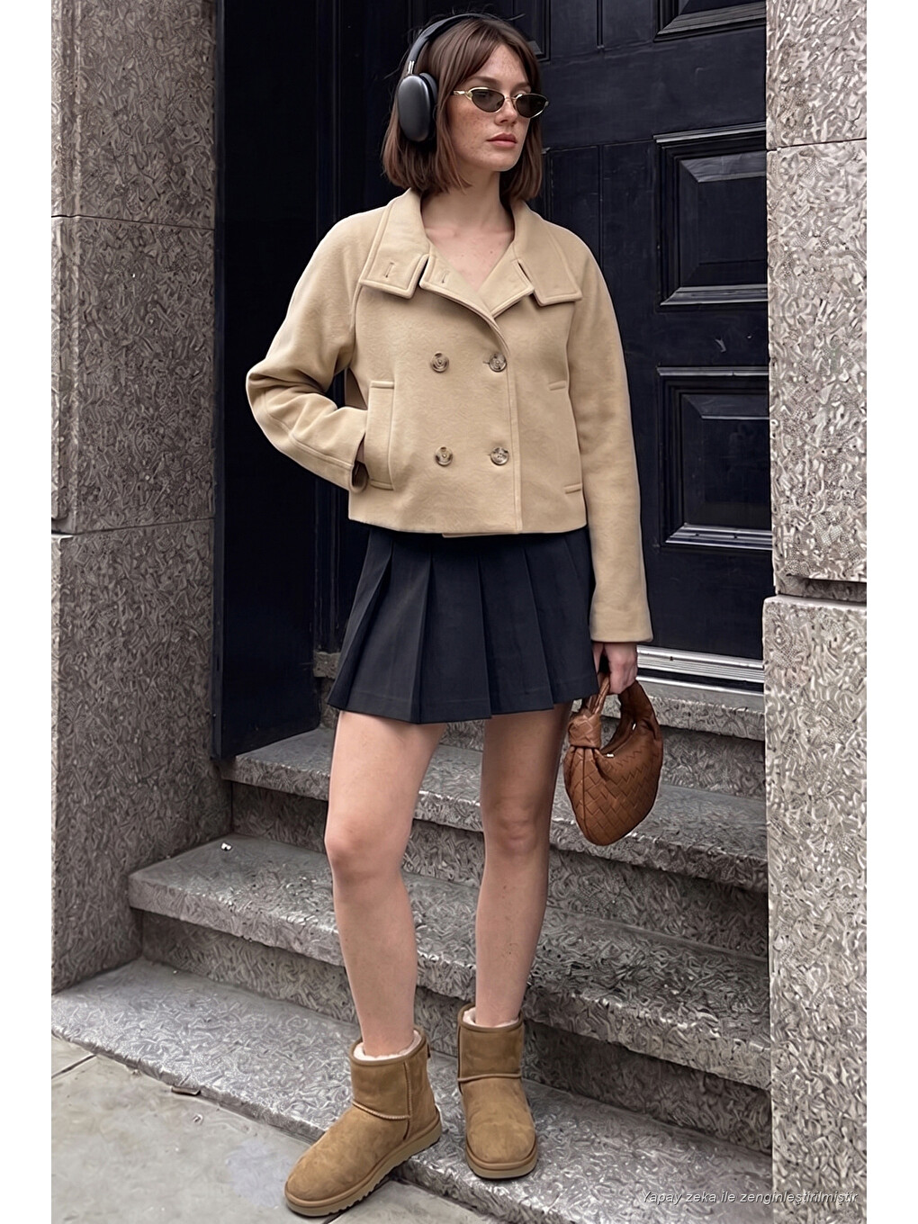 Kahverengi Dik Yaka Düğmeli Kısa Kadın Kaşe Mont 611aw115-1