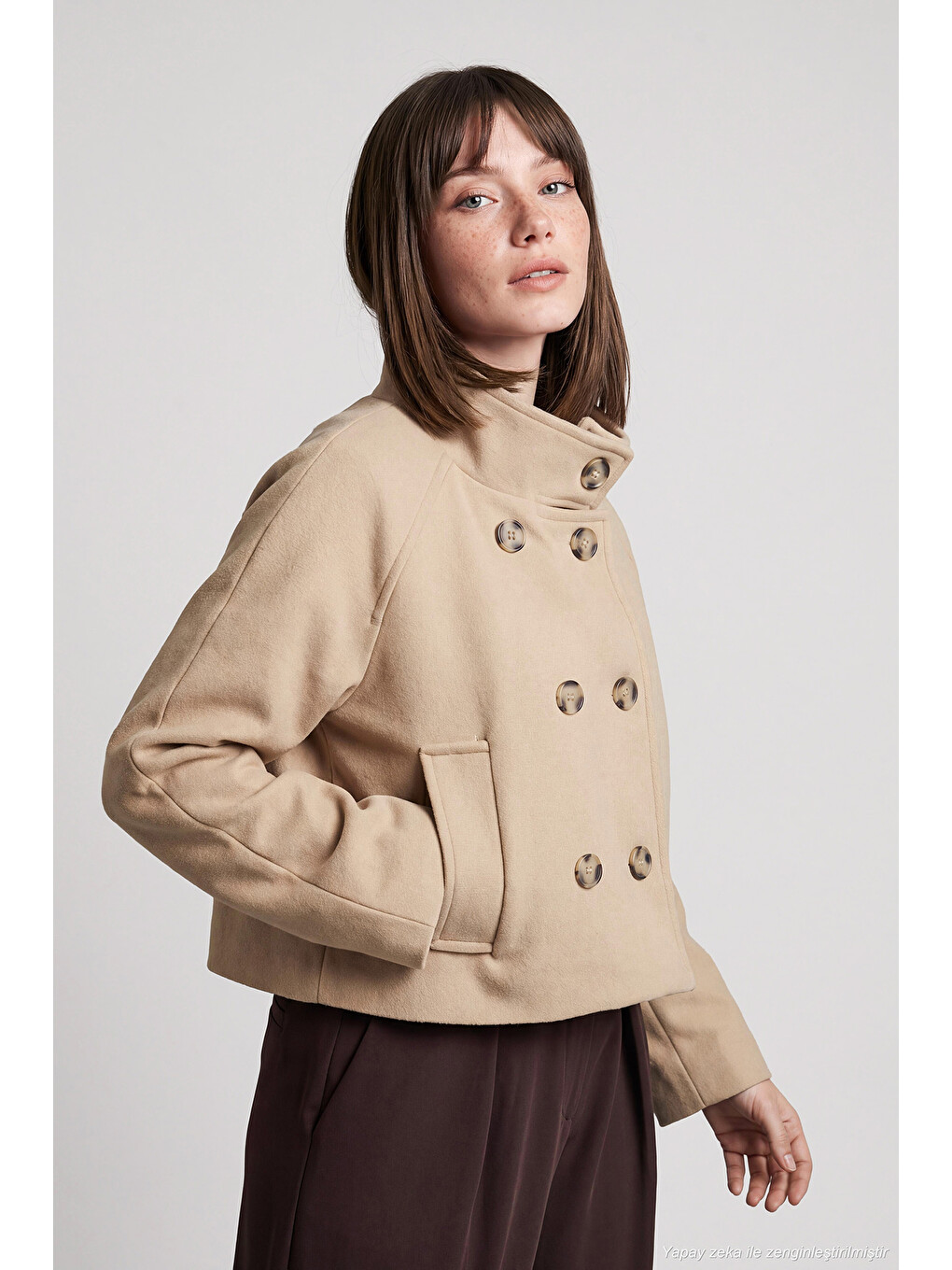 Kahverengi Dik Yaka Düğmeli Kısa Kadın Kaşe Mont 611aw115-3