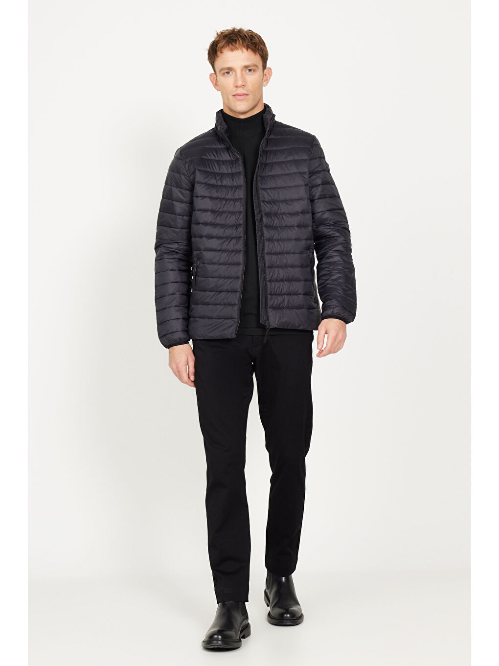 Erkek Siyah Standart Fit Normal Kesim Dik Yaka Desenli Mont-1