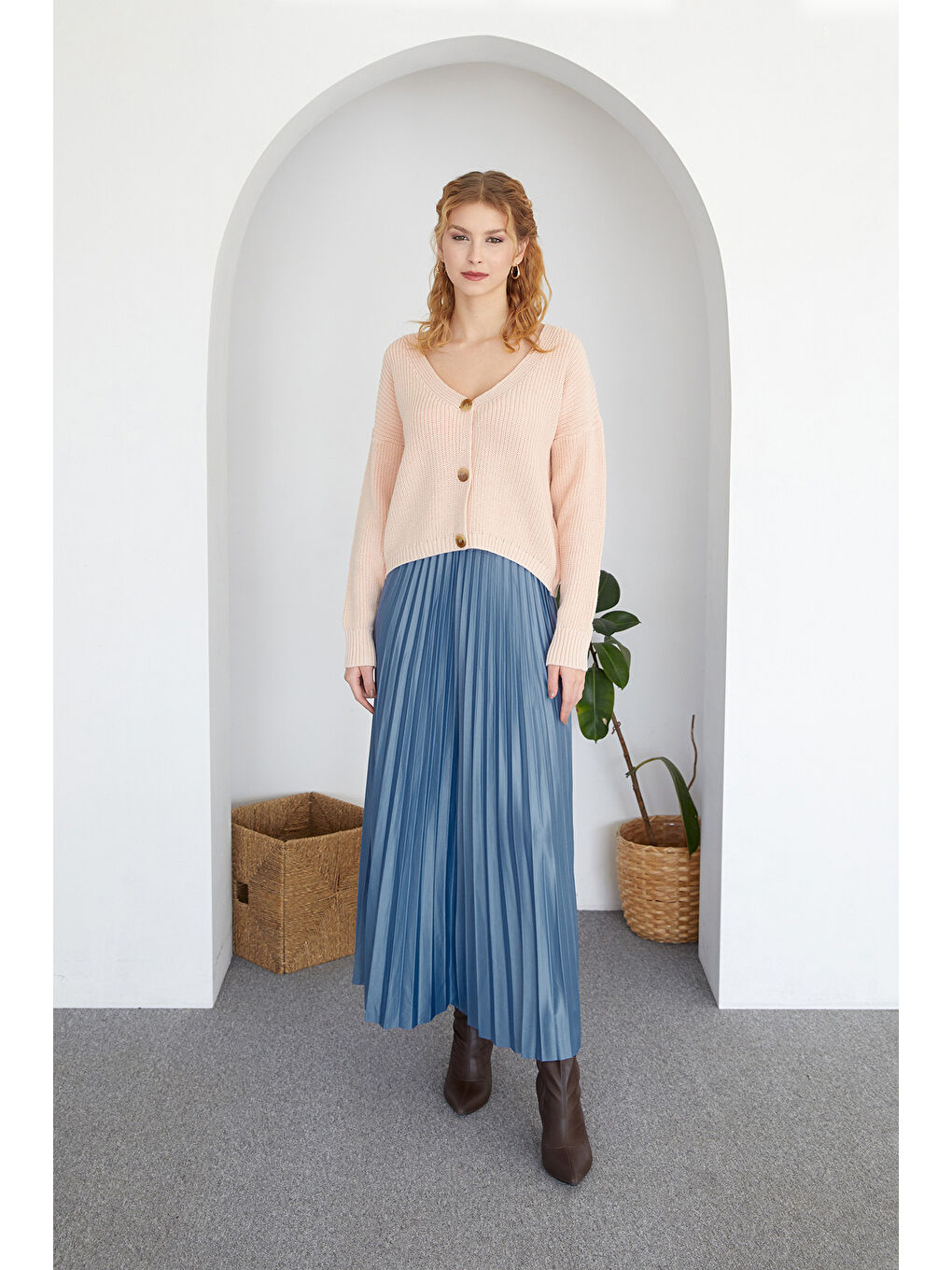 Bej Düğmeli V Yaka Triko Hırka-1