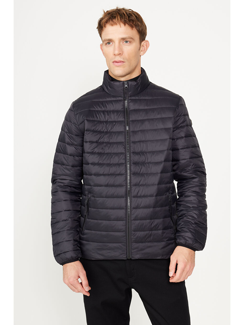 Erkek Siyah Standart Fit Normal Kesim Dik Yaka Desenli Mont-5