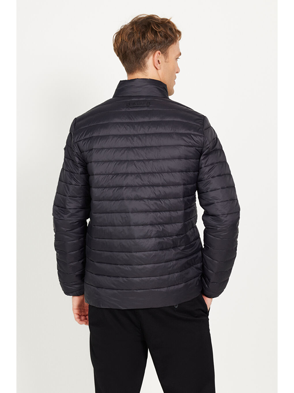 Erkek Siyah Standart Fit Normal Kesim Dik Yaka Desenli Mont-7