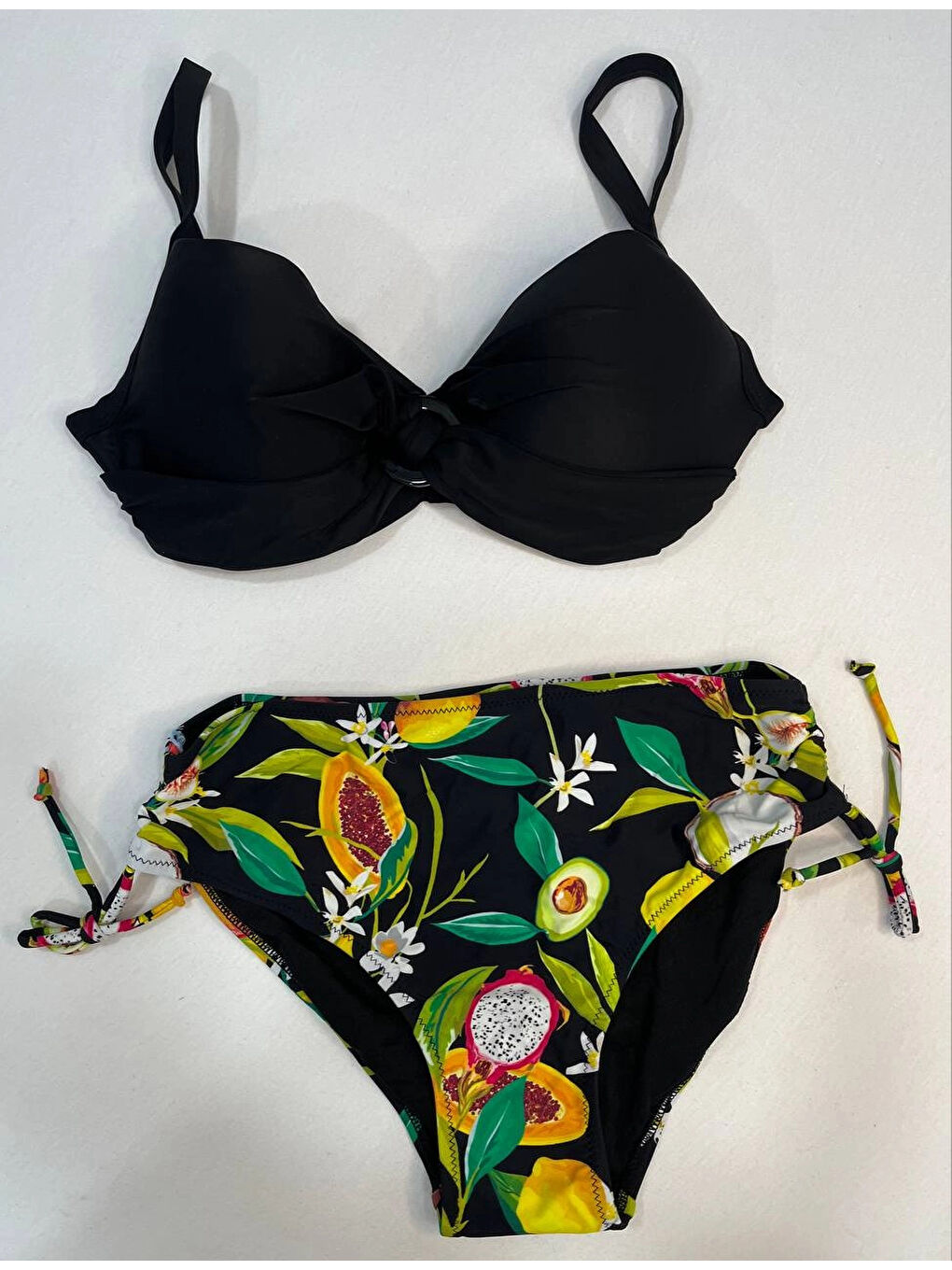 Kadın Siyah Aksesuar Detaylı Tropikal Desen Bikini Takım HZL25S-LC3343-1