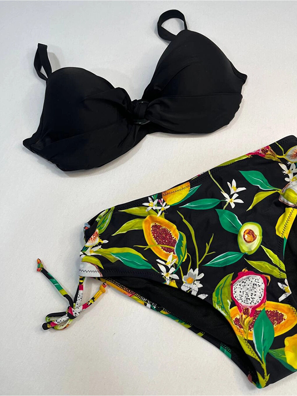 Kadın Siyah Aksesuar Detaylı Tropikal Desen Bikini Takım HZL25S-LC3343-2