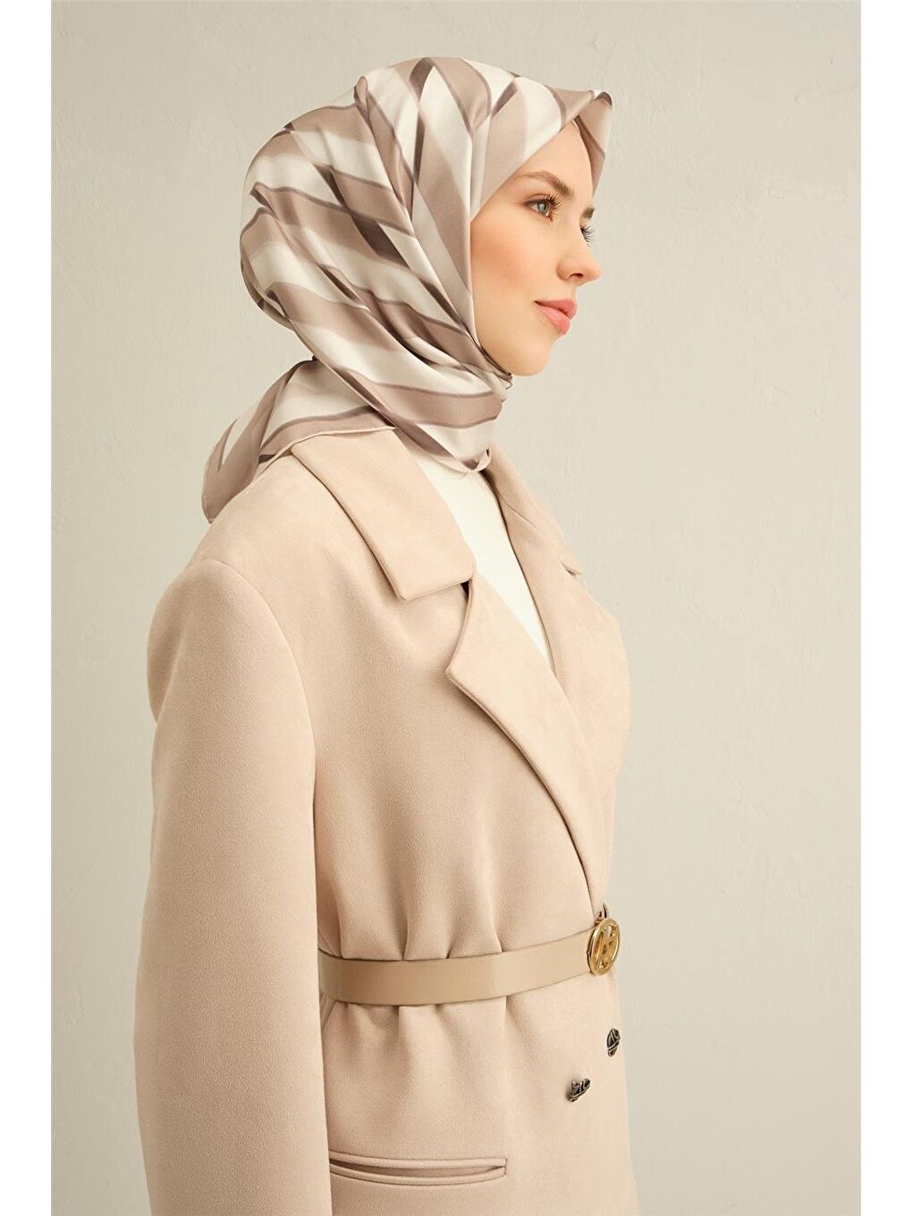 Bej Geometrik Desenli Saf İpek Sura Eşarp 9325 81-1