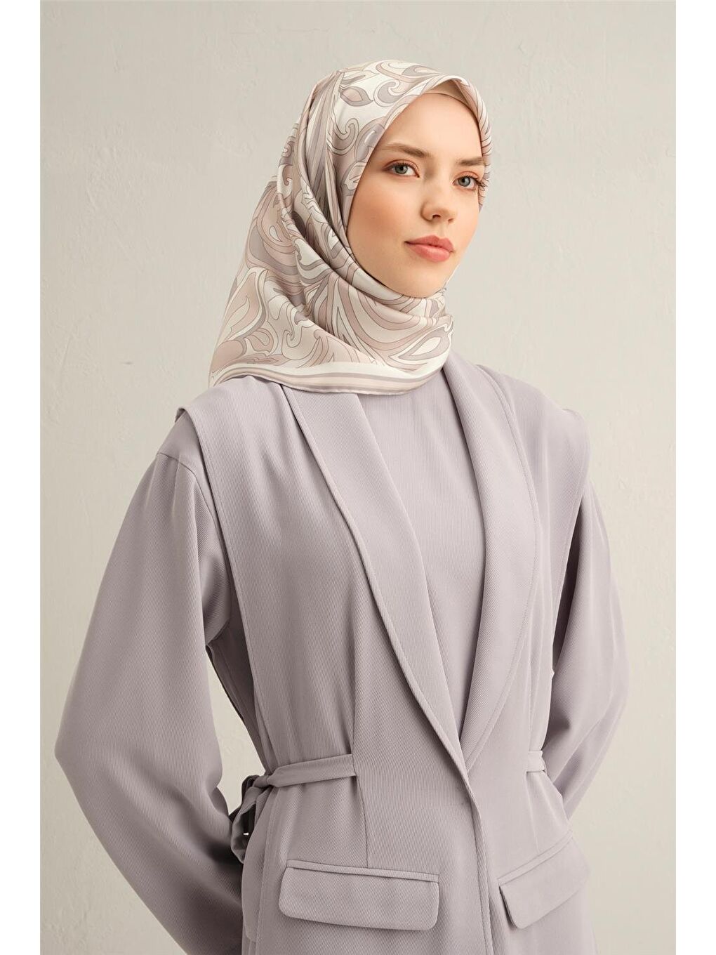 Bej Soyut Desenli Saf İpek Twill Eşarp 9323 82-2