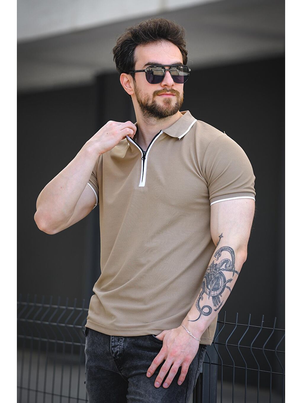 Kahverengi Calep Yakası Şeritli Slim Fit Fermuarlı Polo Yaka Erkek Tshirt-1