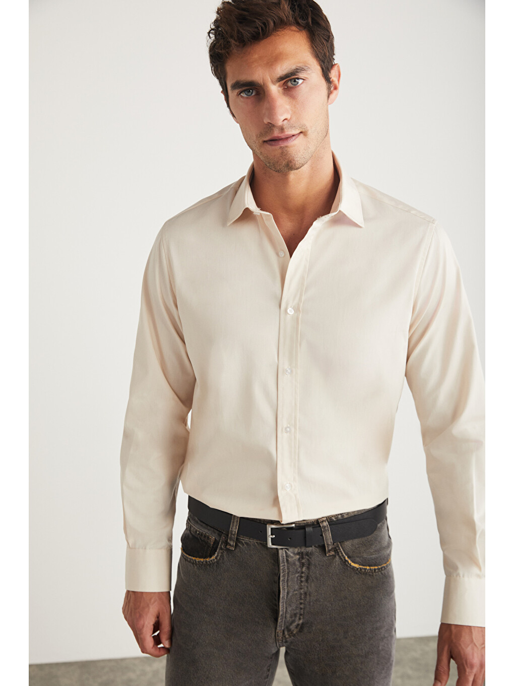 Erkek Slim Fit İtalyan Yaka %100 Pamuk Poplin Açık Bej Gömlek