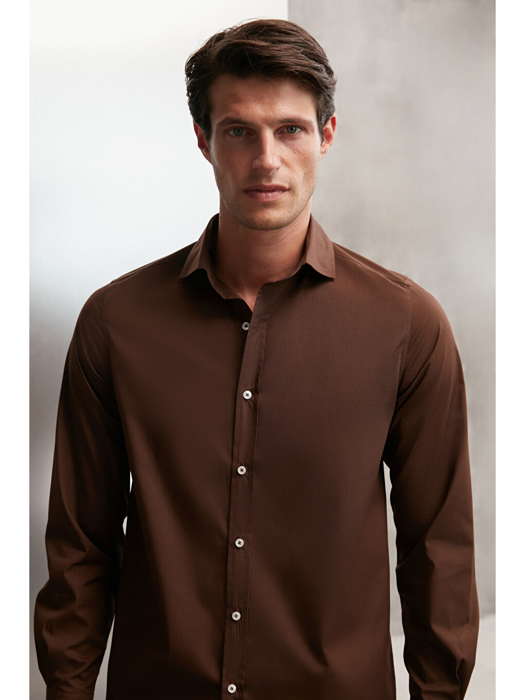 Kahverengi Erkek Slim Fit İtalyan Yaka %100 Pamuk Poplin Acı Kahve Gömlek-3