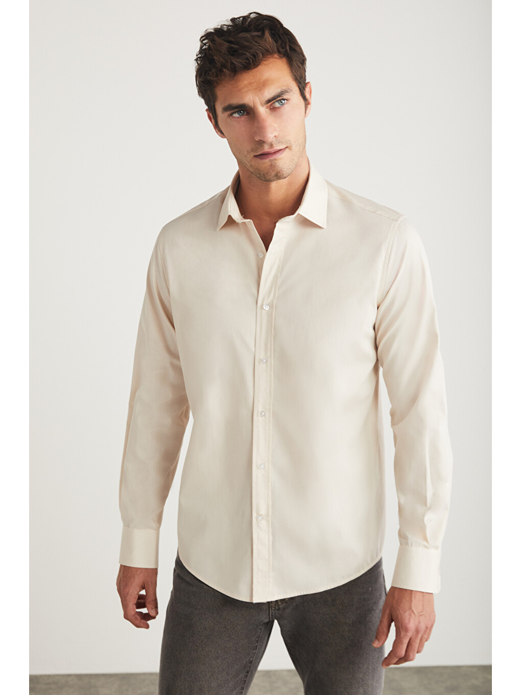 Erkek Slim Fit İtalyan Yaka %100 Pamuk Poplin Açık Bej Gömlek-1