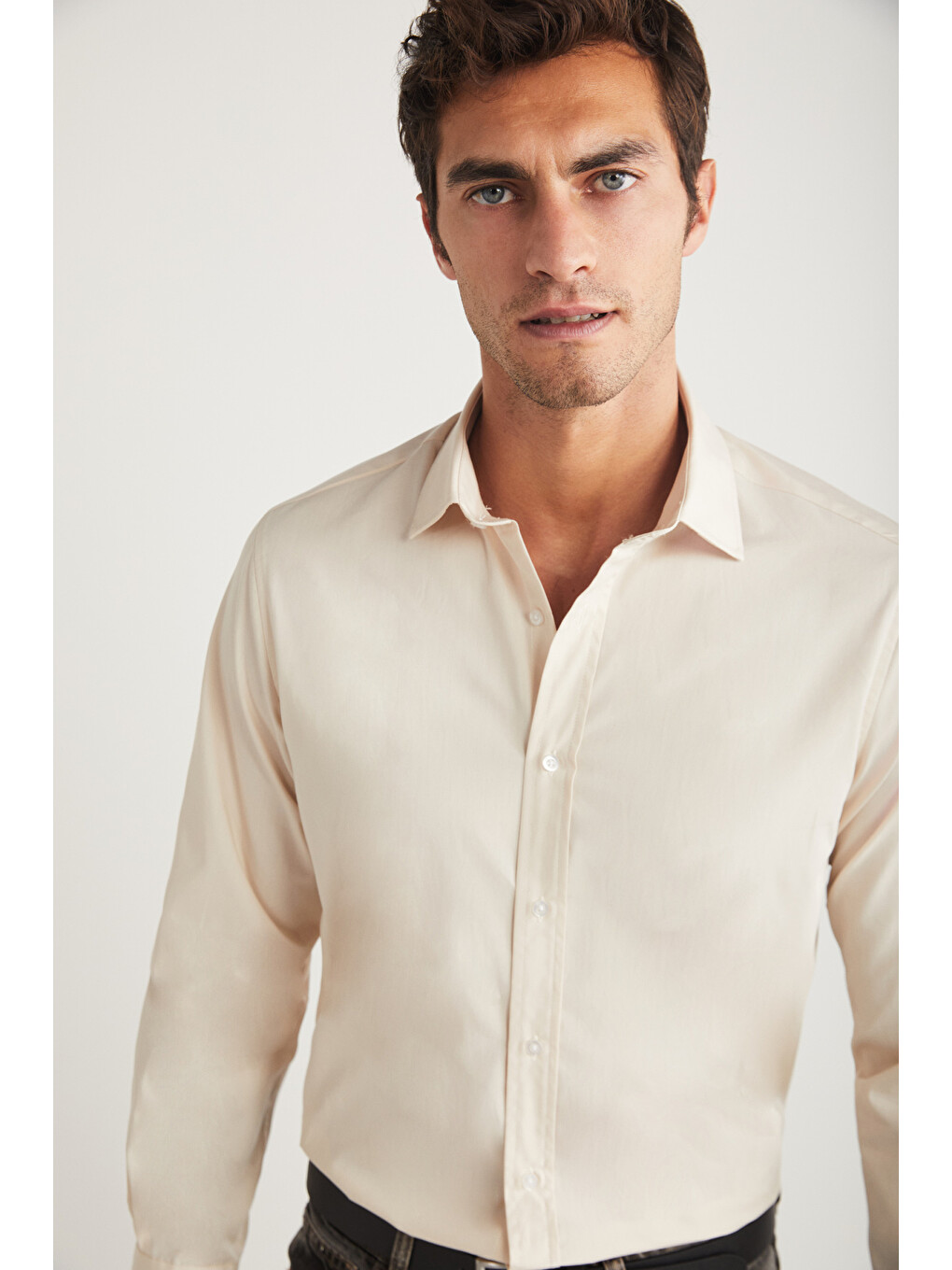 Erkek Slim Fit İtalyan Yaka %100 Pamuk Poplin Açık Bej Gömlek-3