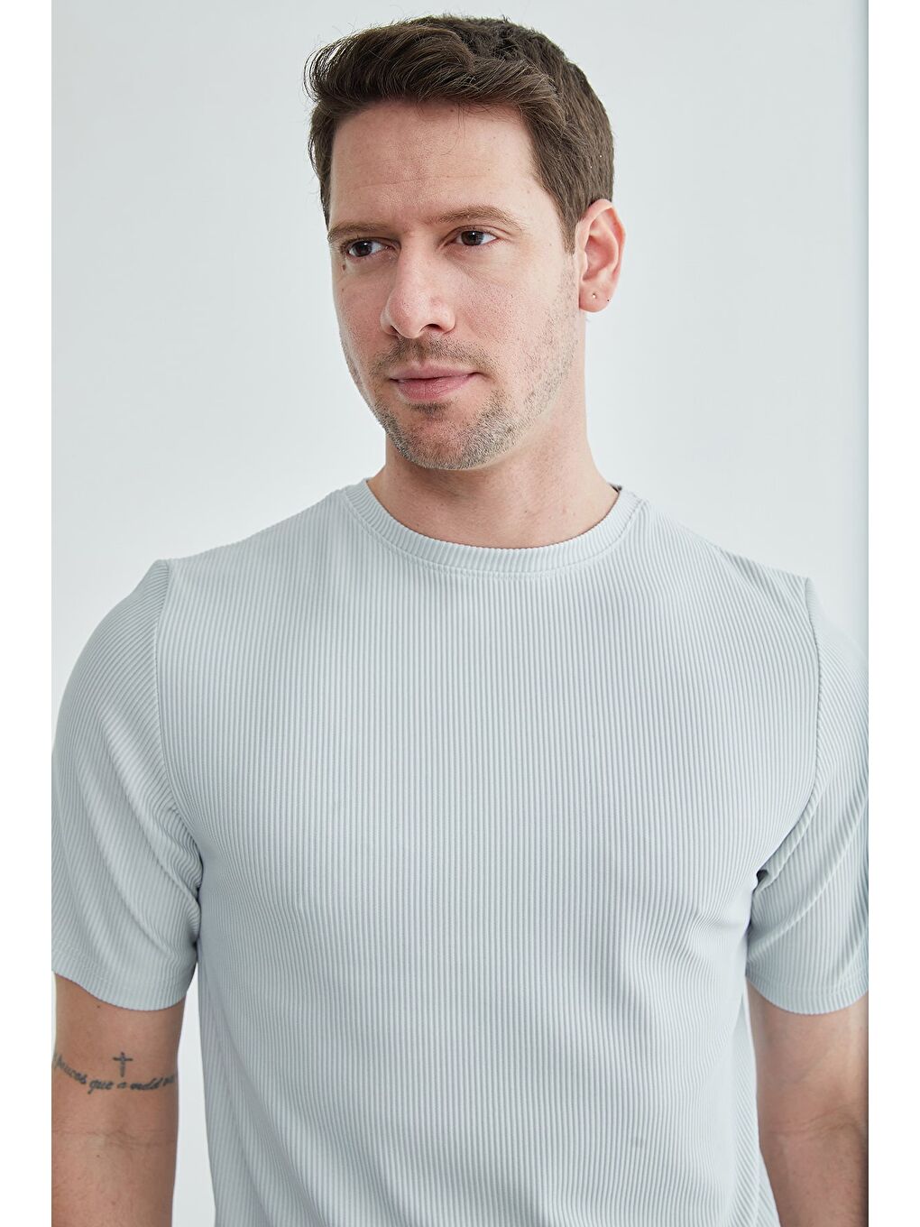 Gri Fitilli Bisiklet Yaka Tişört-4