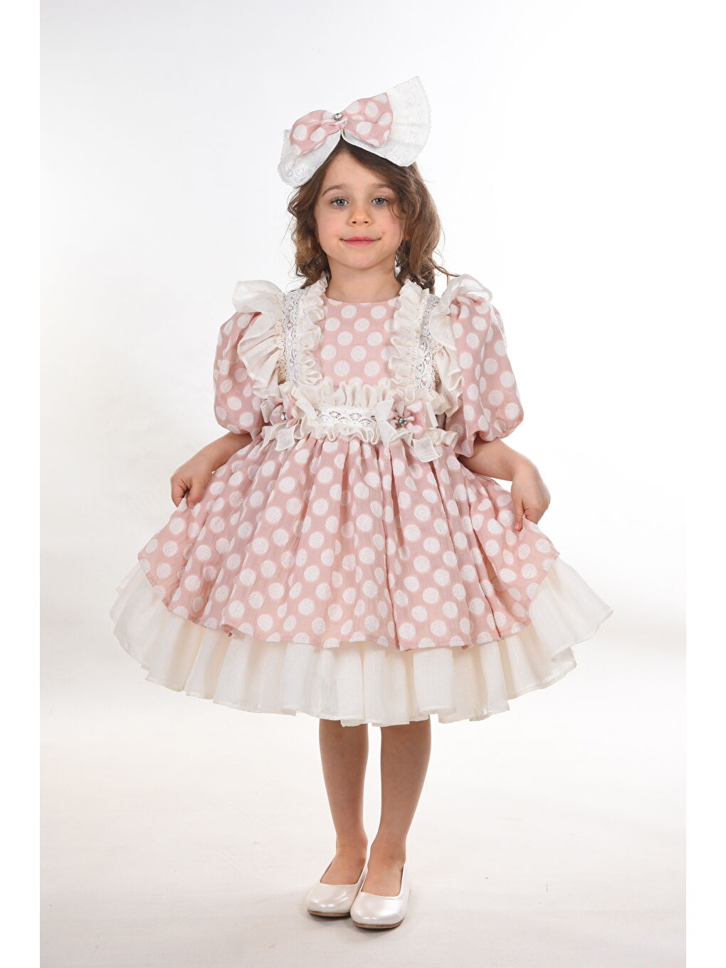 Pembe Özel Tasarım, Puantiyeli, Fırfır Detaylı, Saç Aksesuarlı, Balon Kollu Kız Çocuk Elbise_M2403