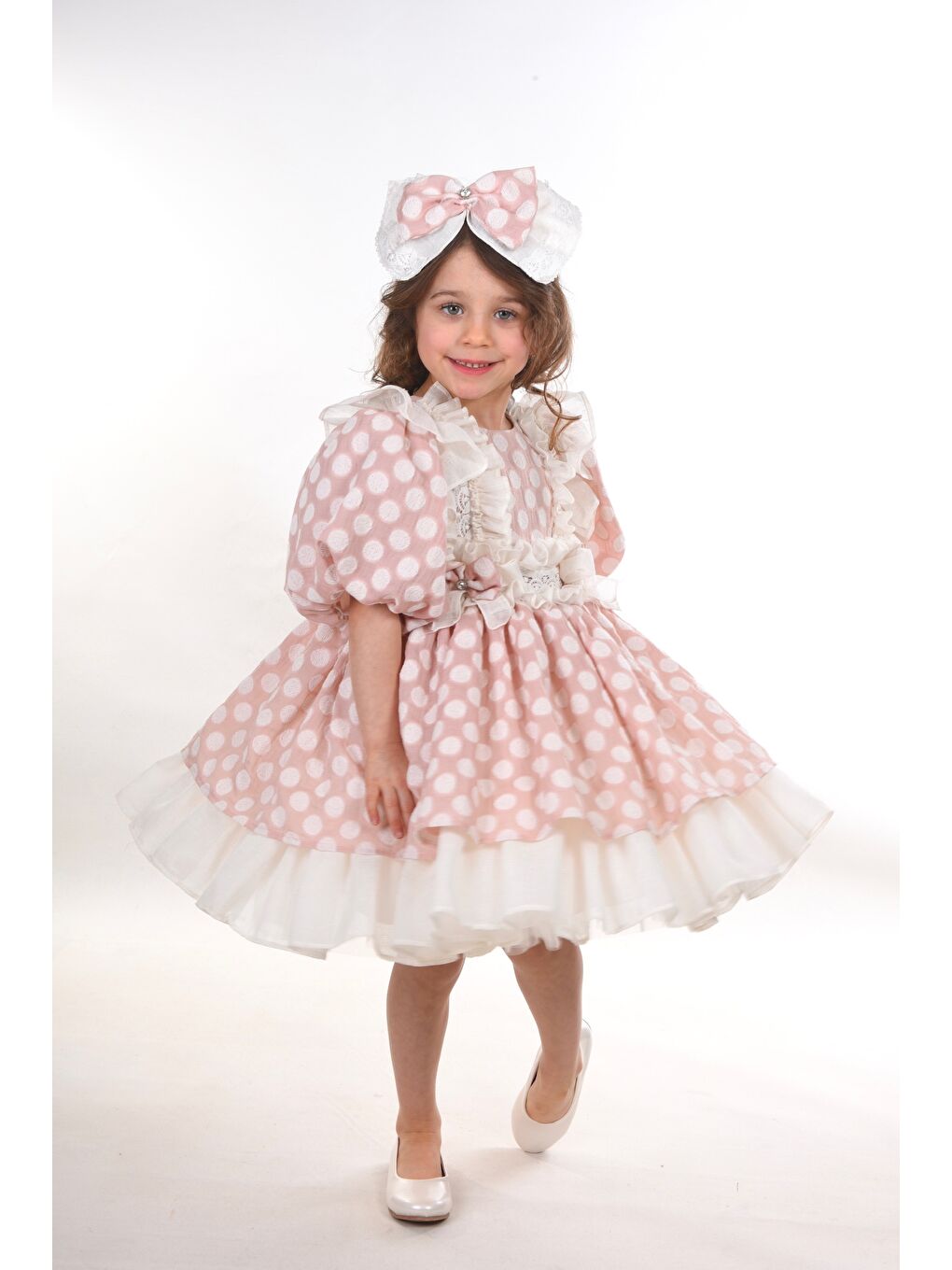 Pembe Özel Tasarım, Puantiyeli, Fırfır Detaylı, Saç Aksesuarlı, Balon Kollu Kız Çocuk Elbise_M2403-2
