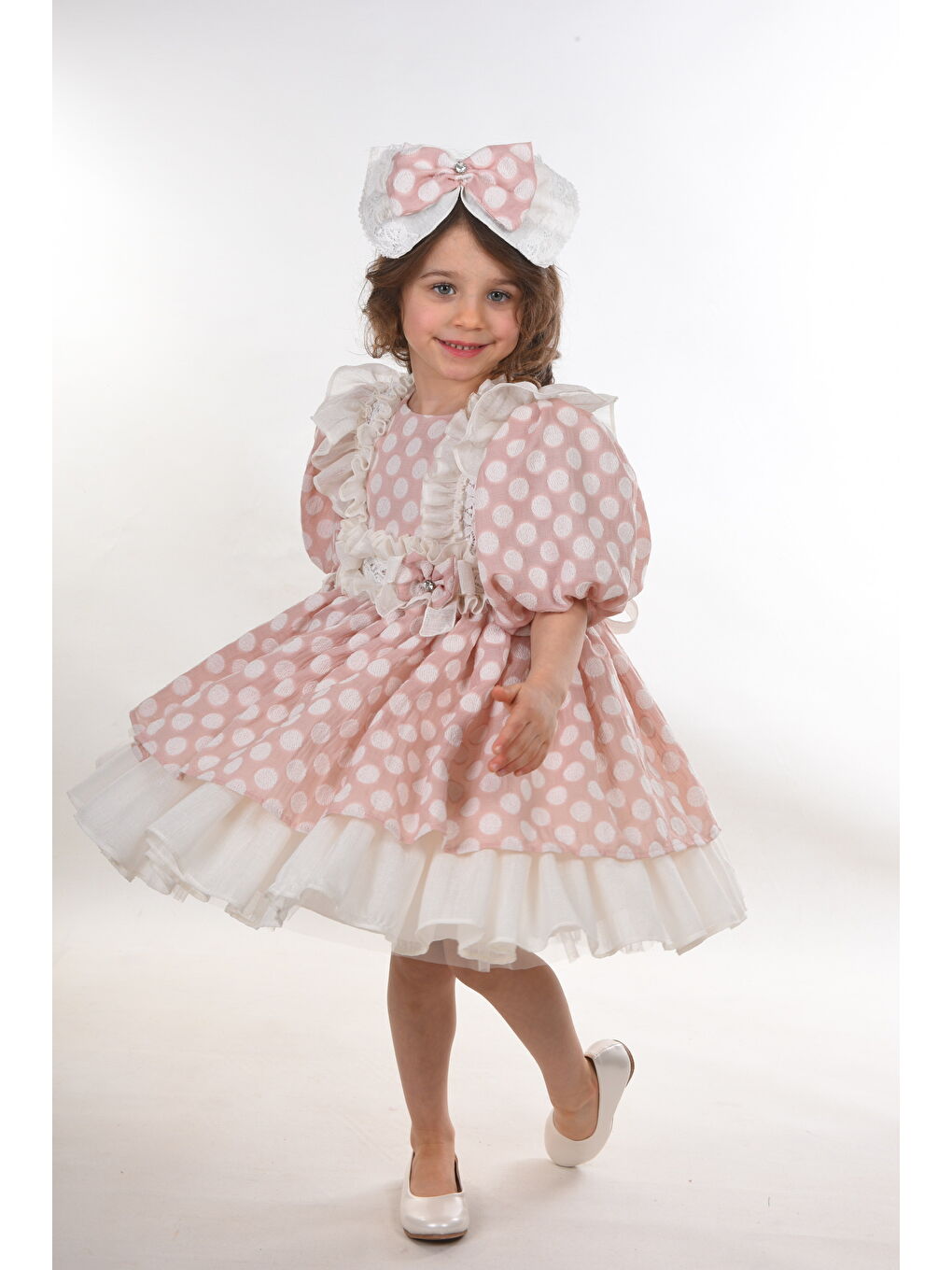 Pembe Özel Tasarım, Puantiyeli, Fırfır Detaylı, Saç Aksesuarlı, Balon Kollu Kız Çocuk Elbise_M2403-3