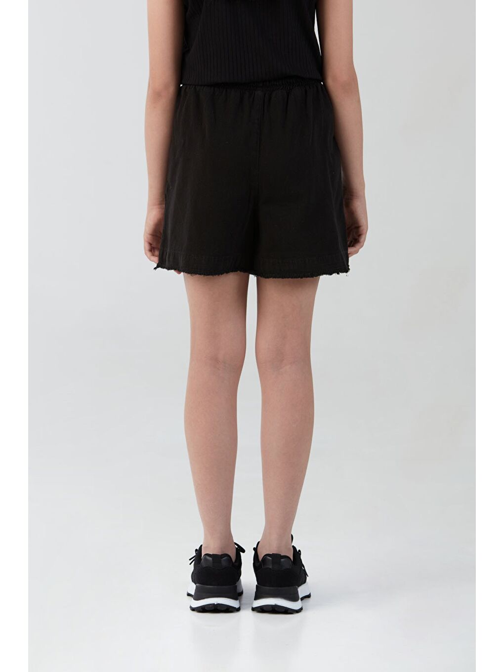 Siyah Beli Bağlamalı Püsküllü Kız Çocuk Şort-4