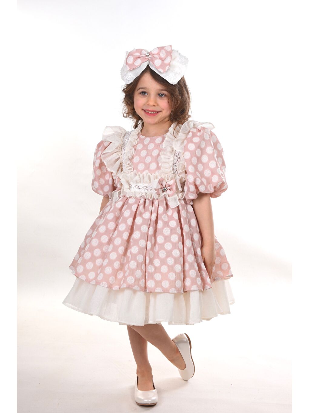Pembe Özel Tasarım, Puantiyeli, Fırfır Detaylı, Saç Aksesuarlı, Balon Kollu Kız Çocuk Elbise_M2403-5