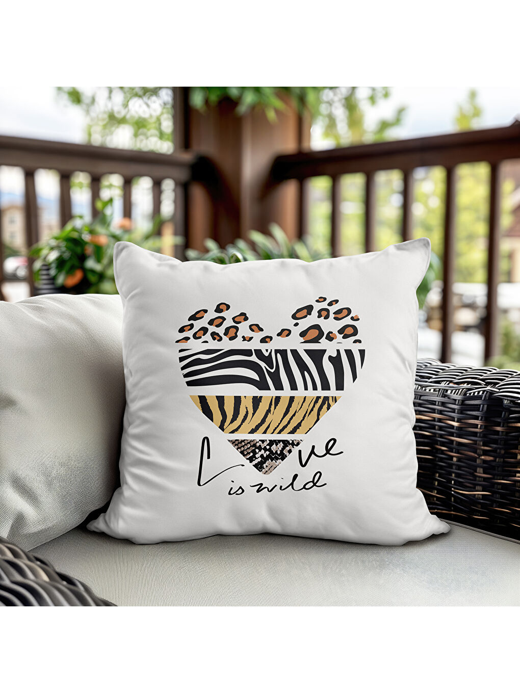 Karışık Sevgililer Günü Özel Kalp Desenli Çift Taraflı Baskılı Kadife Kırlent Kılıfı   43x43 cm