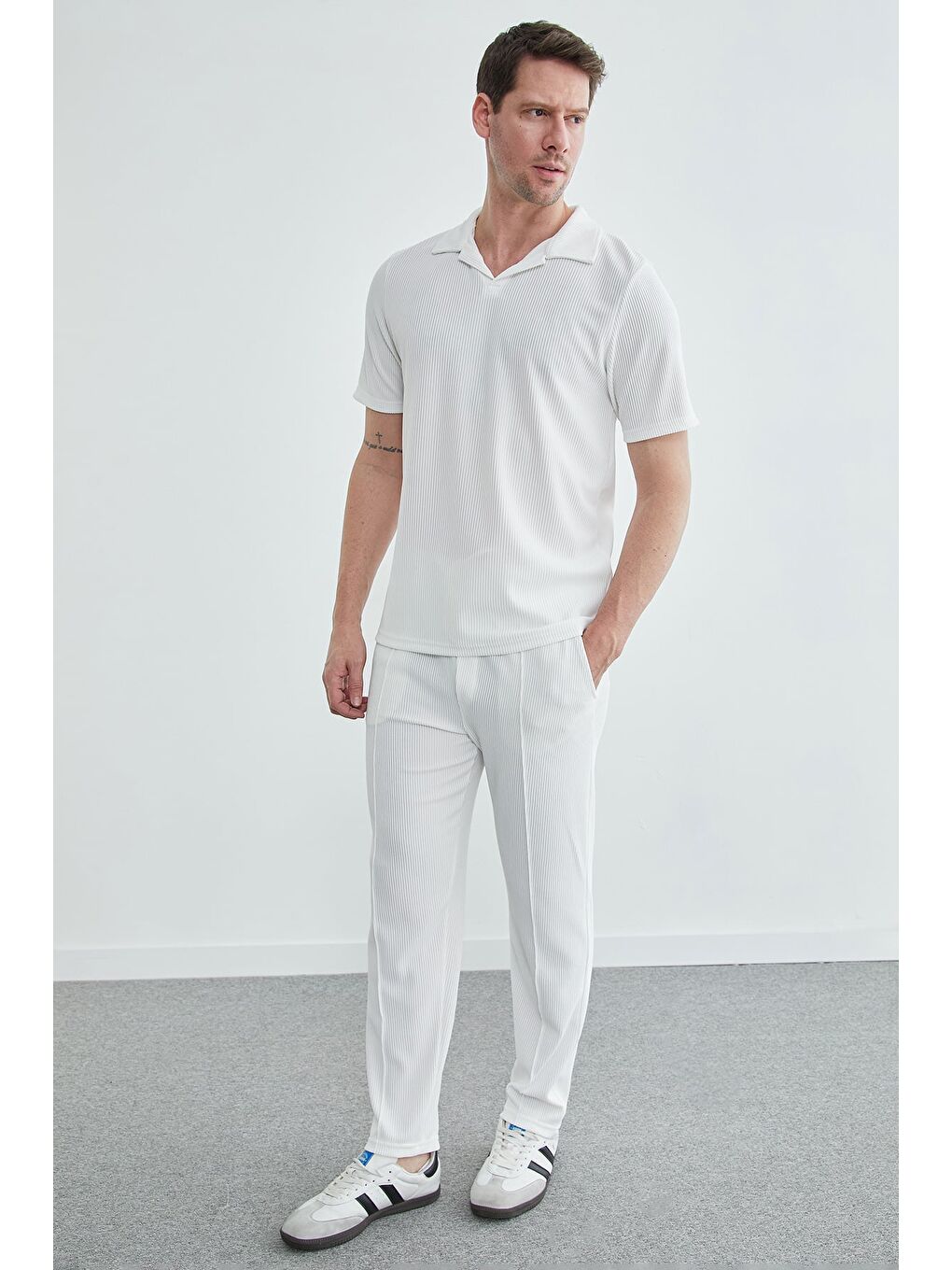 Beyaz Fitilli Polo Yaka Tişört-3