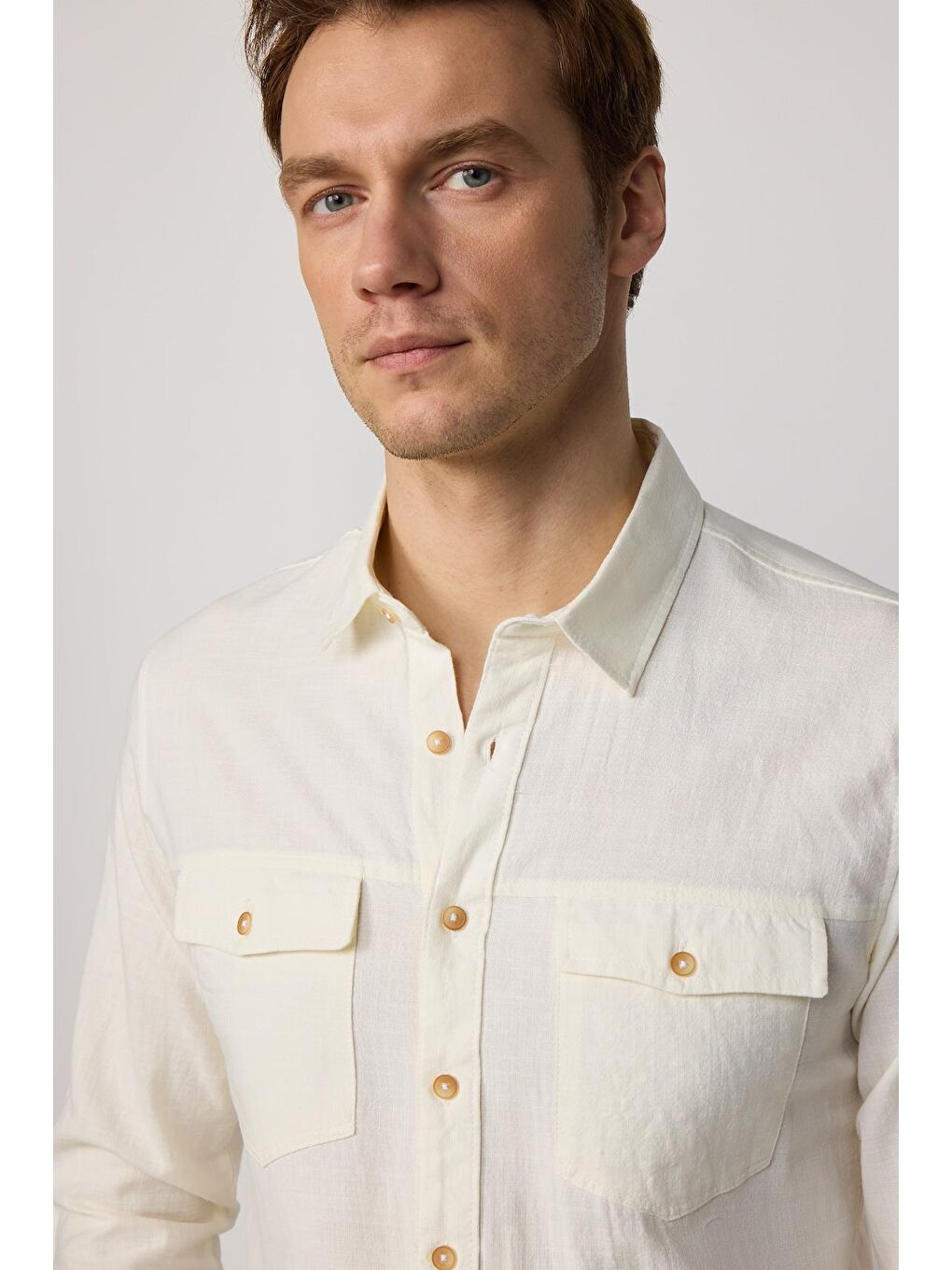 Slim Fit Uzun Kollu Çift Cep Pamuk Keten Spor Yaka Beyaz Erkek Gömlek