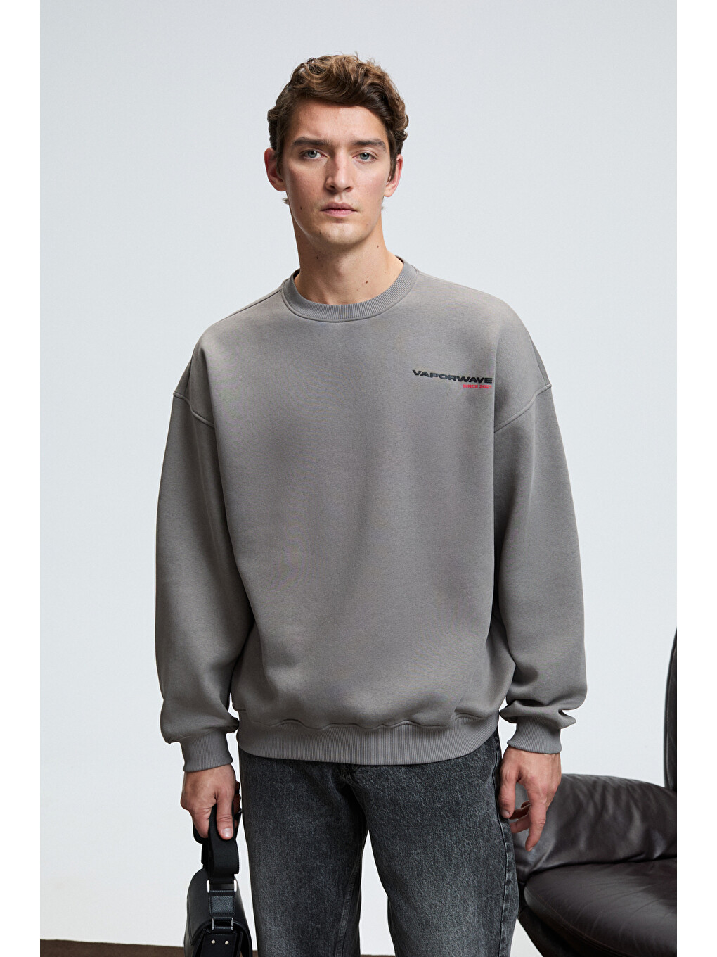 Percy Erkek Yuvarlak Yaka Göğsü Nakışlı Sırtı Baskılı Oversize Koyu Gri Sweatshirt-2