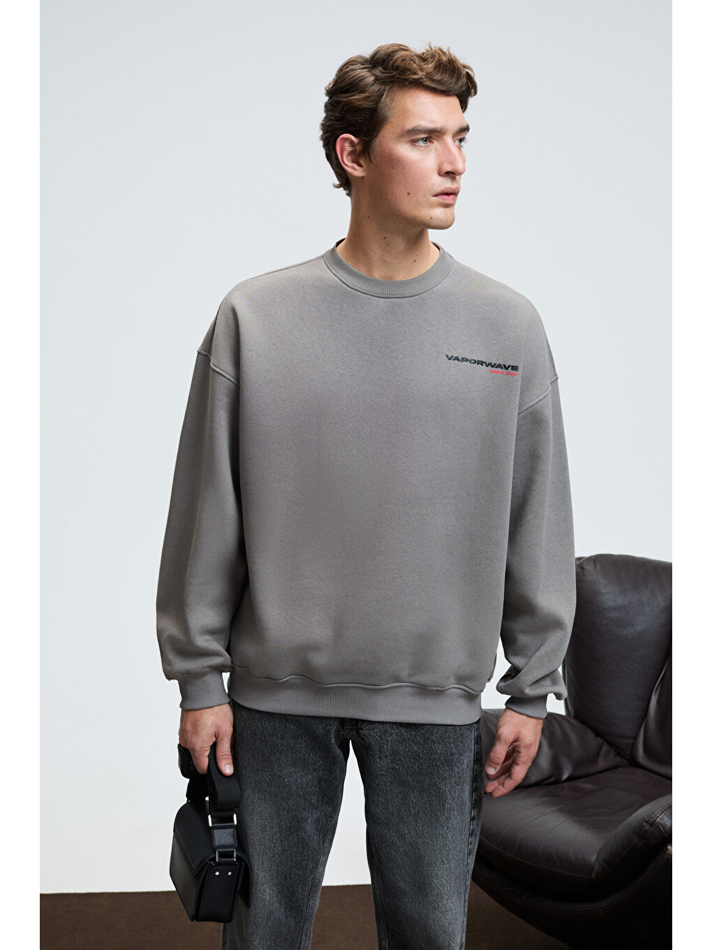 Percy Erkek Yuvarlak Yaka Göğsü Nakışlı Sırtı Baskılı Oversize Koyu Gri Sweatshirt-3