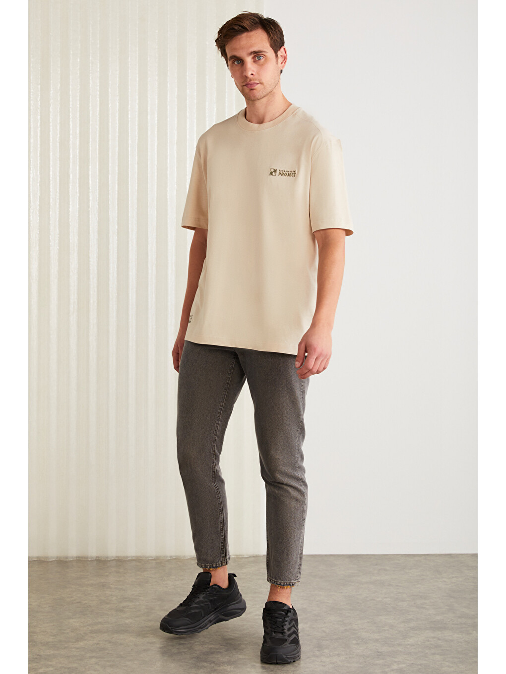 Zeus Erkek Nakış Detaylı Regular Organik Pamuklu Örme Bisiklet Yaka Bej T-shirt-1